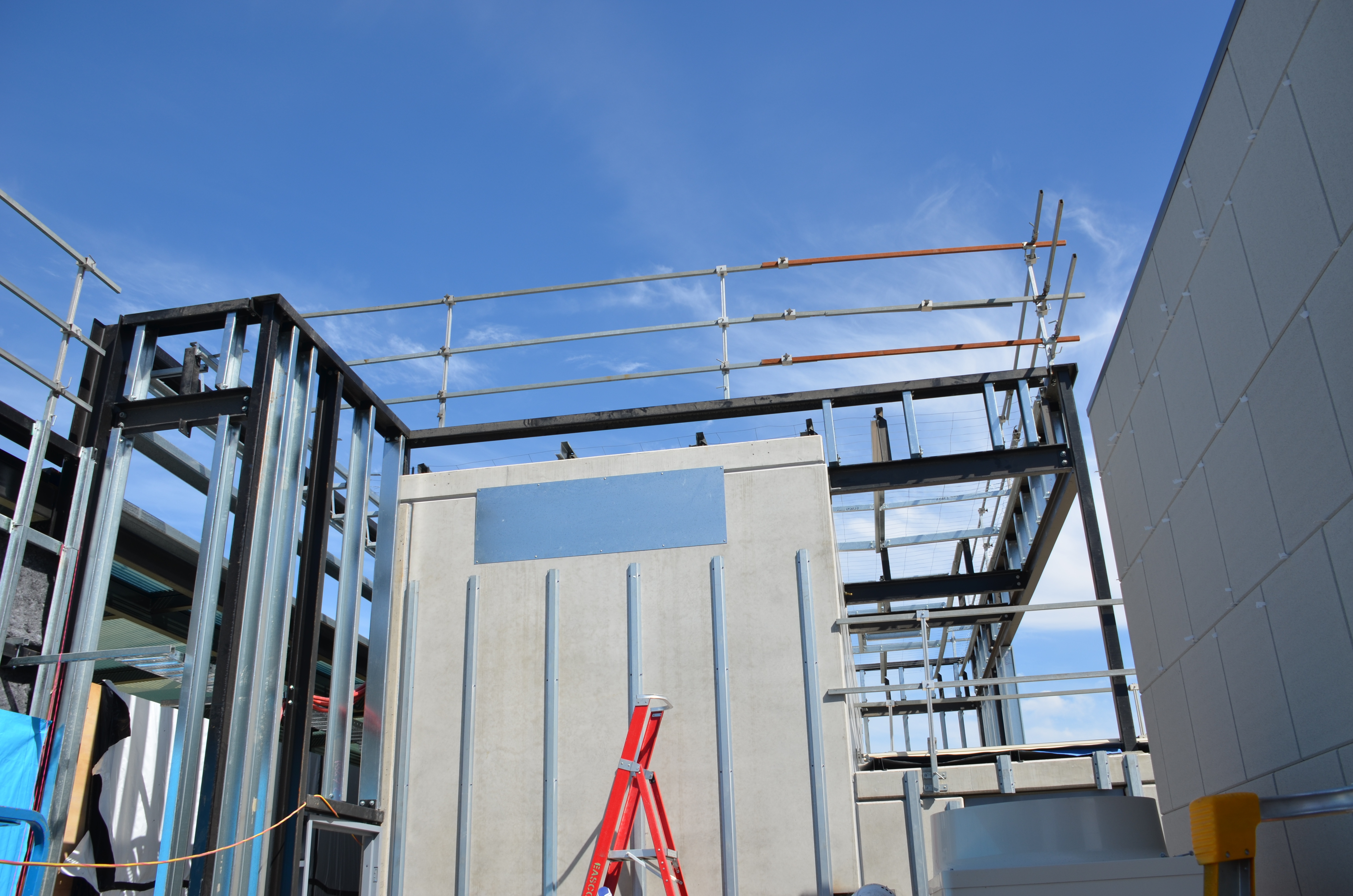 https://archive.abp.unimelb.edu.au/objects/images/Construction/Images/Roof/Plantroom claddings/DSC_6252.JPG