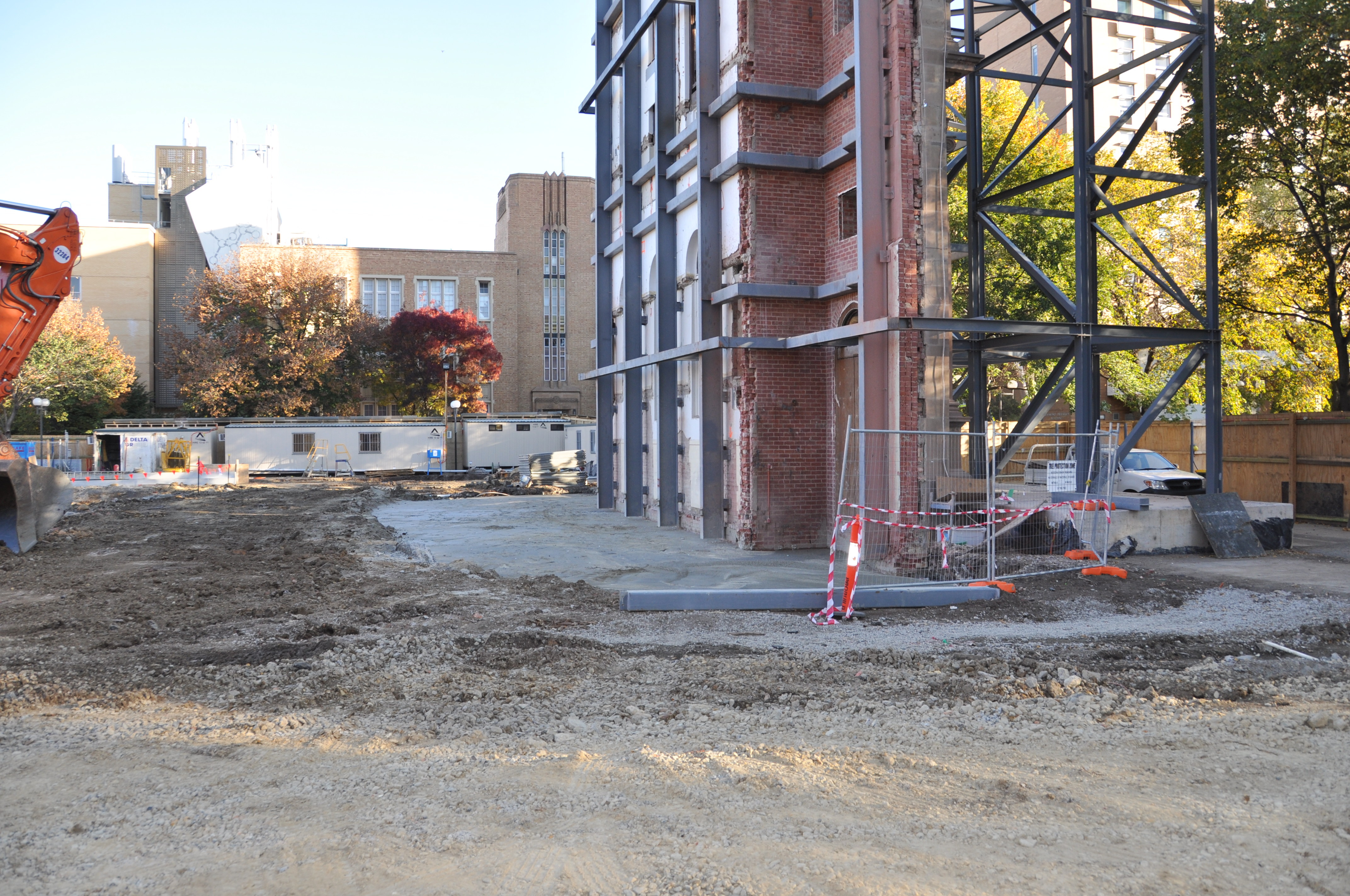 https://archive.abp.unimelb.edu.au/objects/images/Construction/Images/Basement/Blinding concrete for piling rig/DSC_0105.JPG