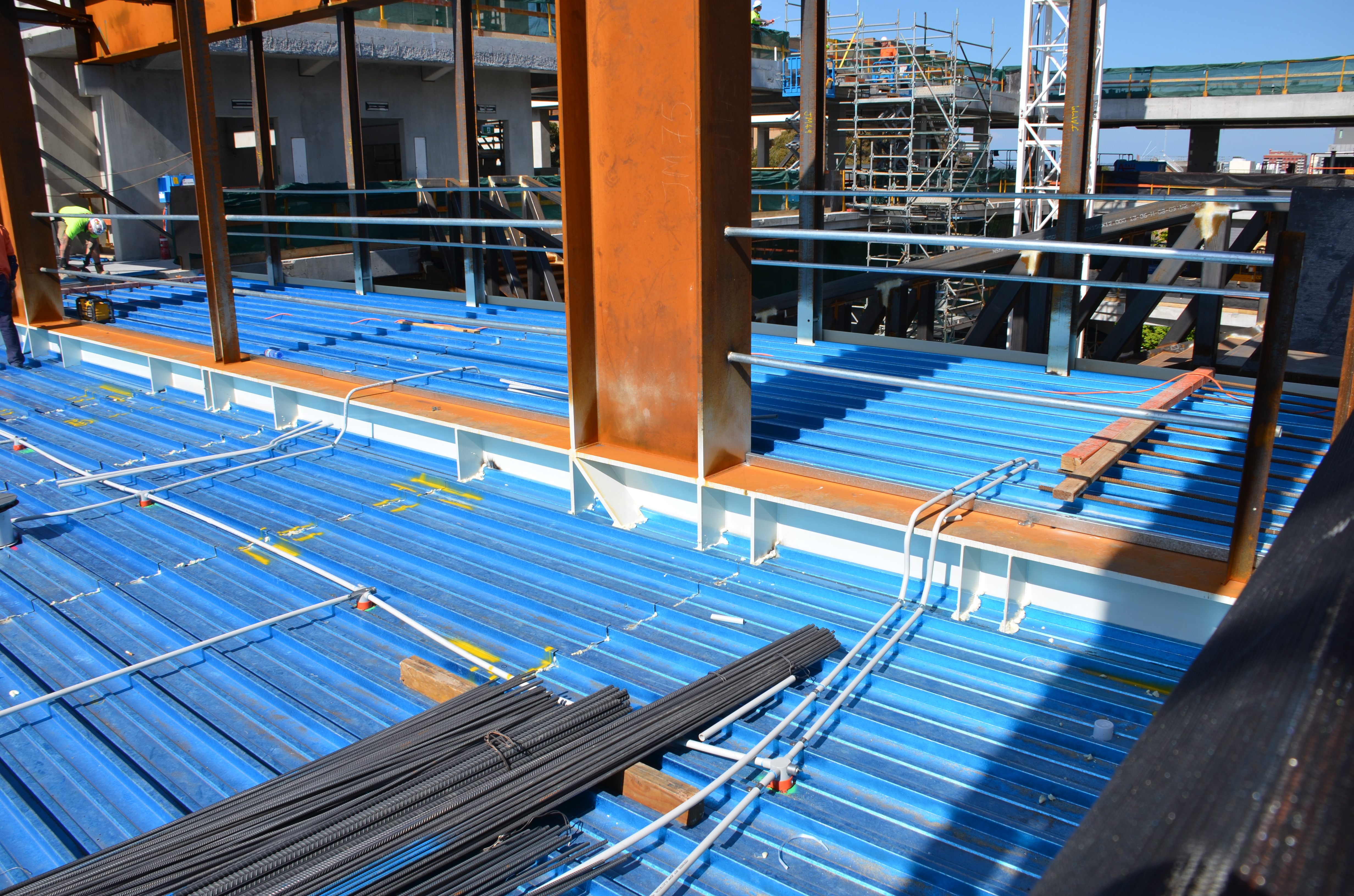 https://archive.abp.unimelb.edu.au/objects/images/Construction/Images/Structural steel/Roof terrace/DSC_4338.JPG
