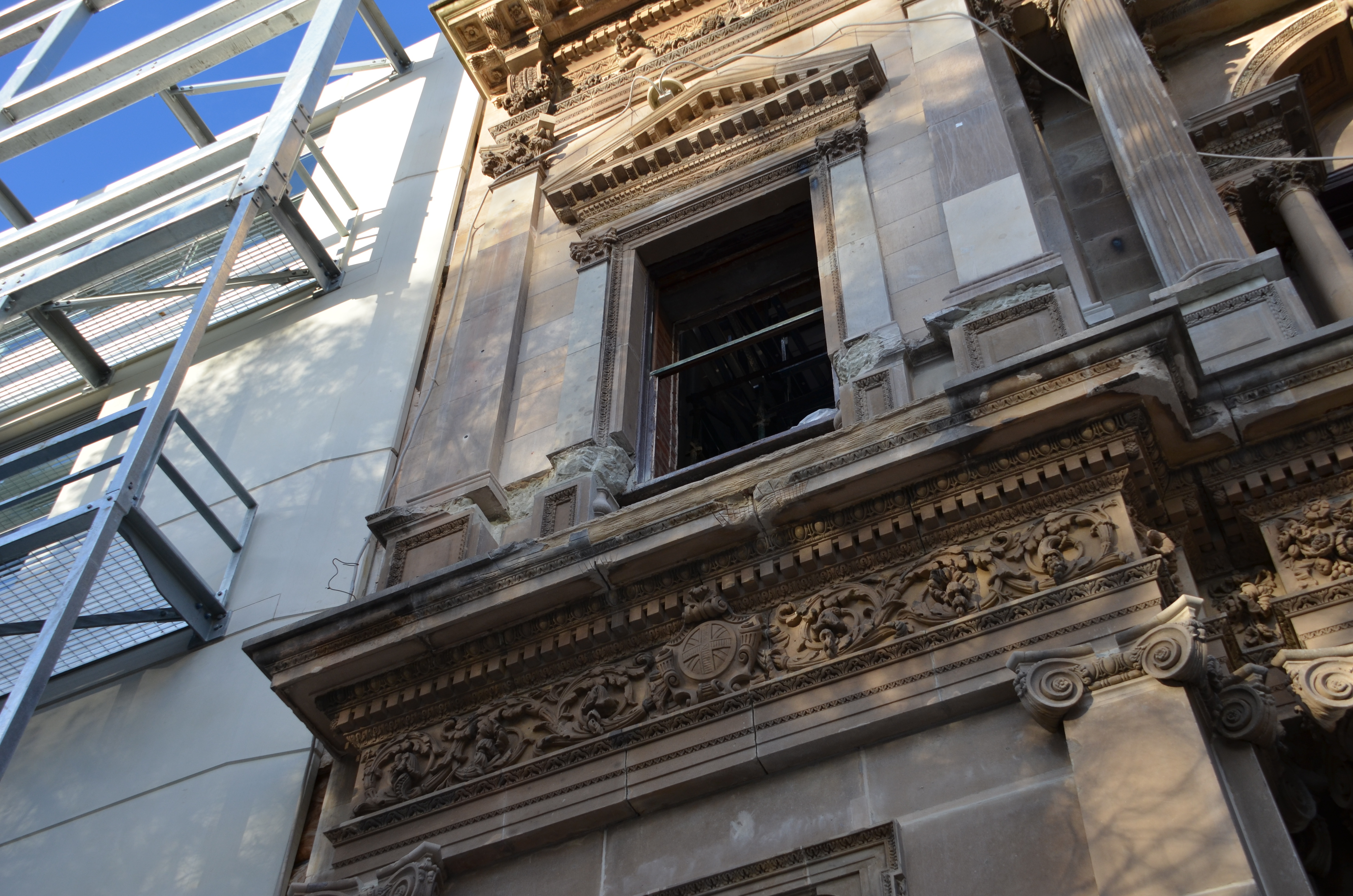https://archive.abp.unimelb.edu.au/objects/images/Construction/Images/Facades/Joseph Reed/Restoration during BM construction/DSC_8138.JPG