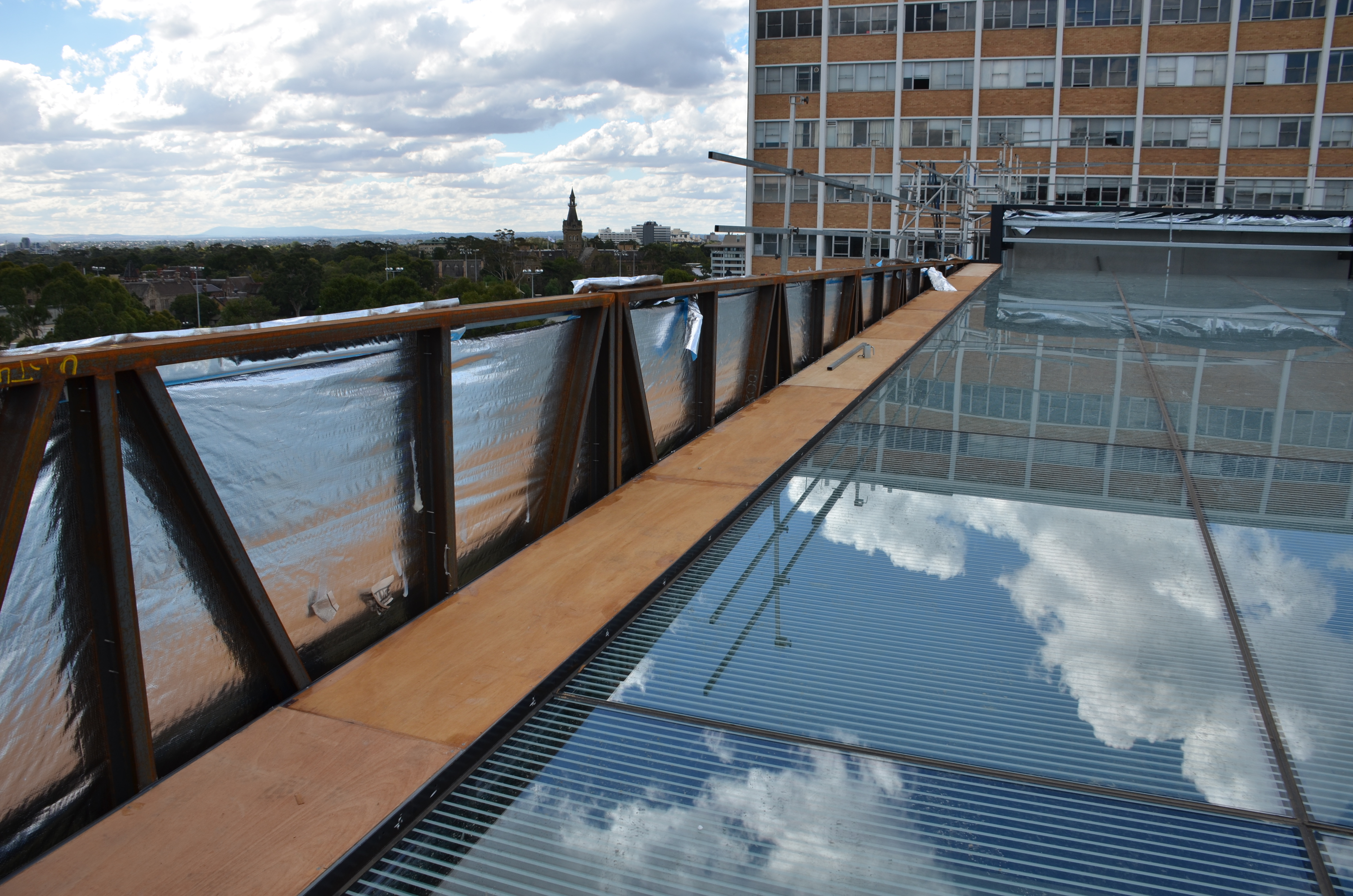 https://archive.abp.unimelb.edu.au/objects/images/Construction/Images/Roof/Glazed atrium roof/Delivery & Installation/DSC_6407.JPG https://archive.abp.unimelb.edu.au/objects/images/Construction/Images/Roof/Glazed atrium roof/Delivery & Installation/DSC_6407.JPG