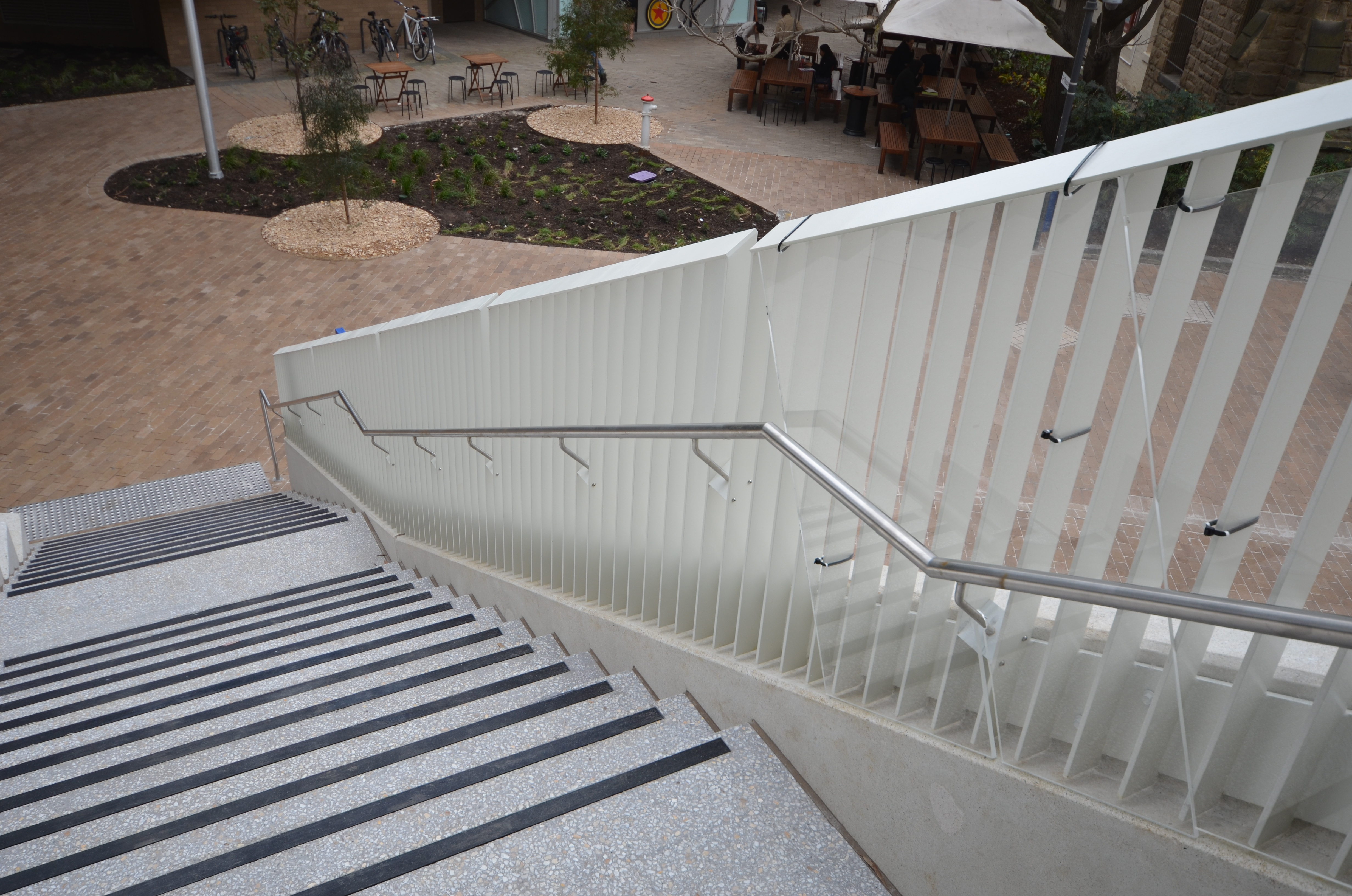 https://archive.abp.unimelb.edu.au/objects/images/Construction/Images/Stairs, walkways and balustrades/External east stairs/DSD_0155.JPG