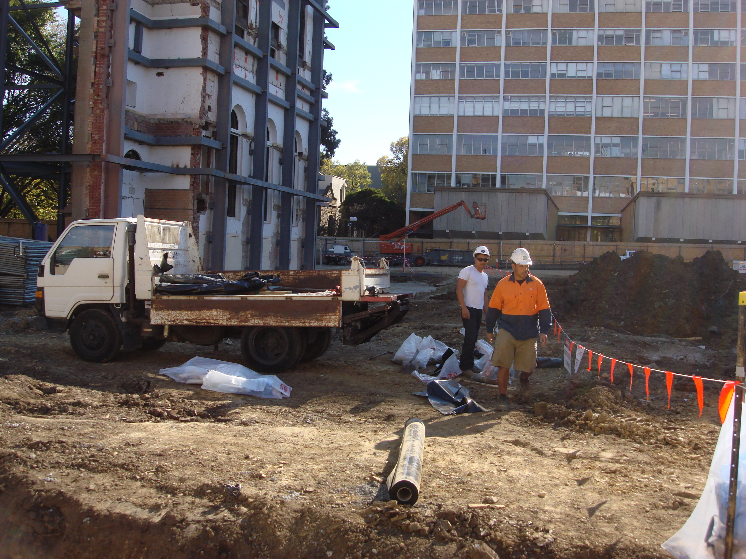 https://archive.abp.unimelb.edu.au/objects/images/Construction/Images/Asbestos removal/DSB_0022.JPG