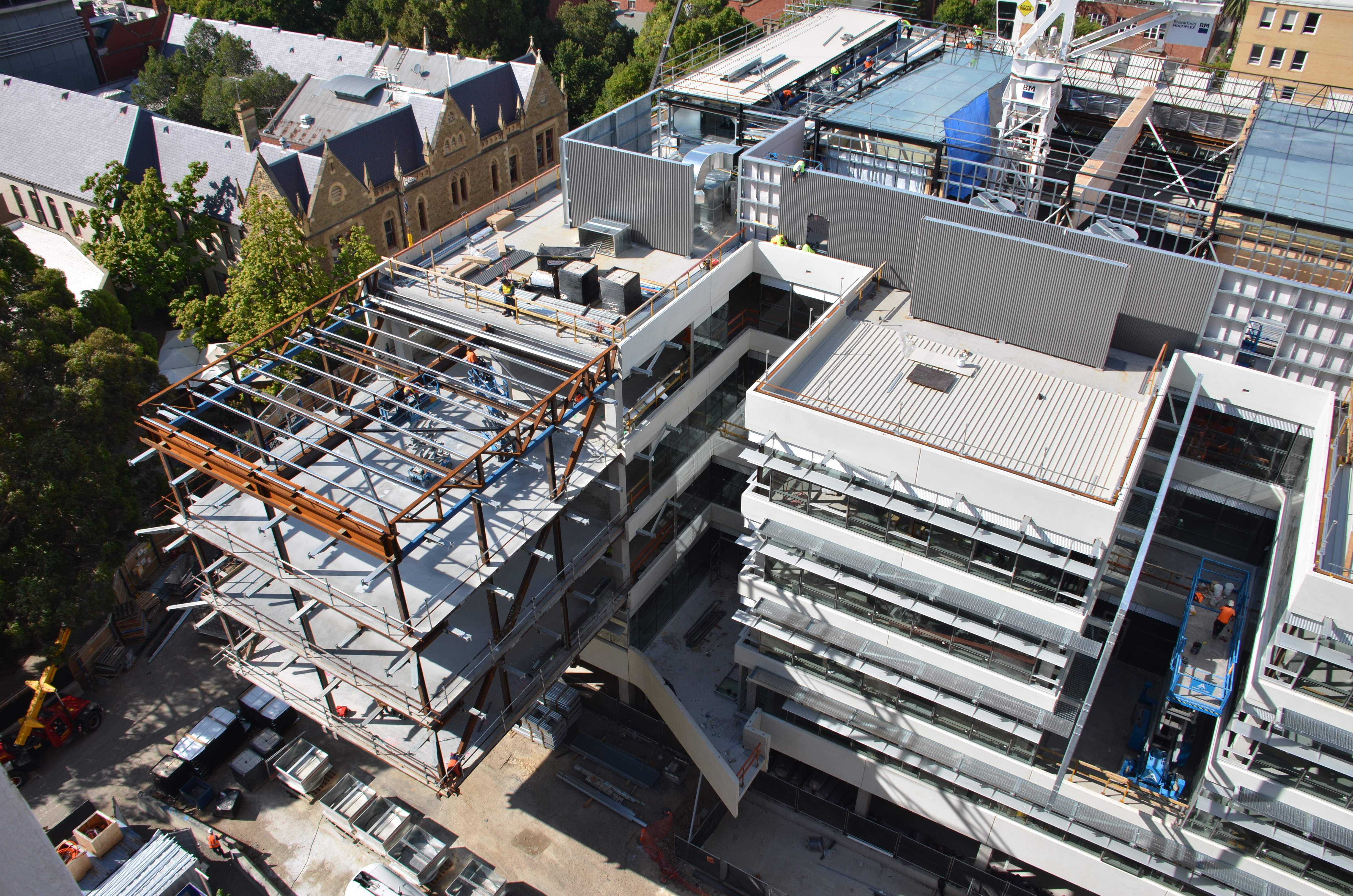 https://archive.abp.unimelb.edu.au/objects/images/Construction/Images/Structural steel/Cantilever/Erection/DSC_5584.JPG