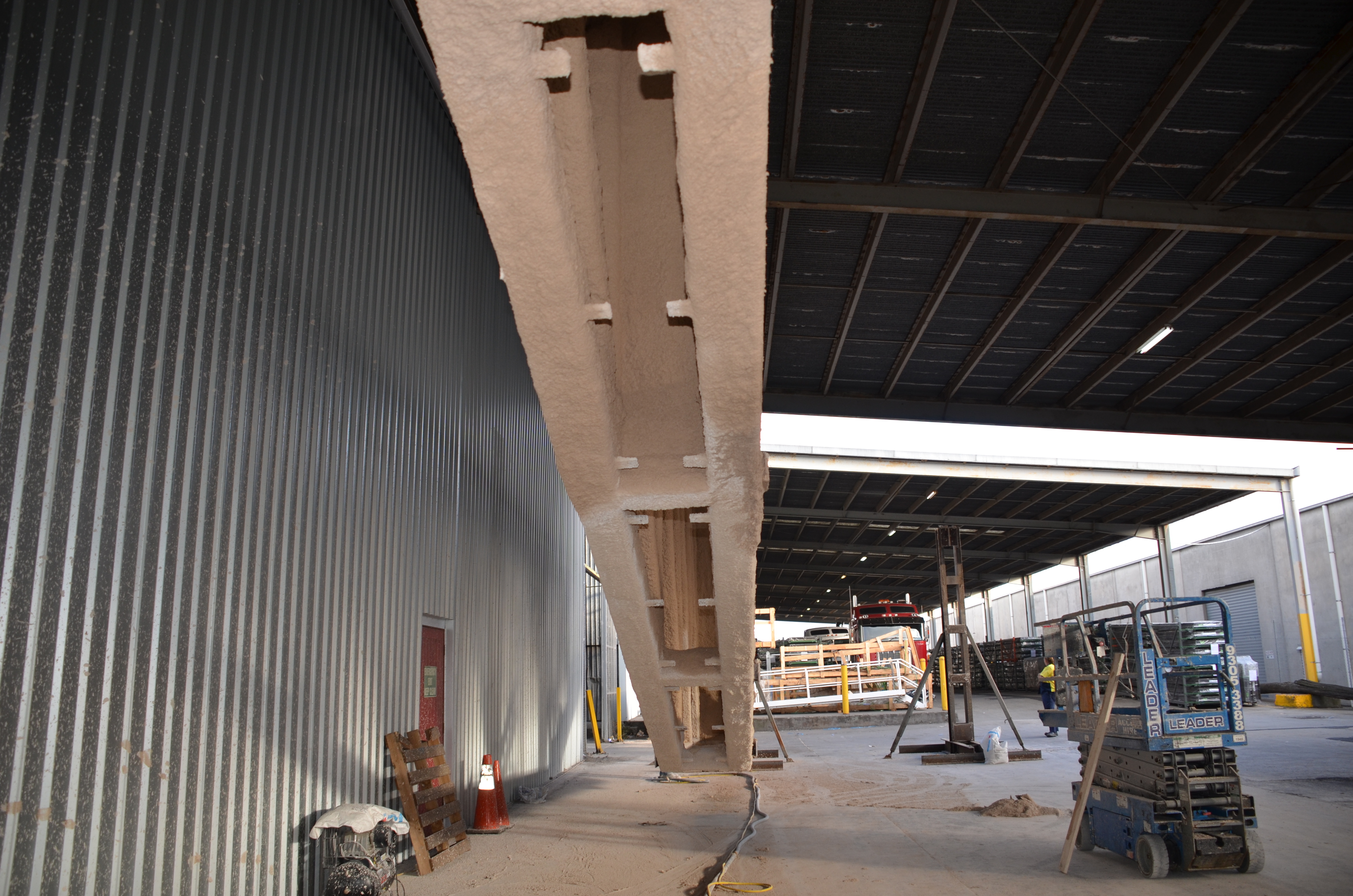 https://archive.abp.unimelb.edu.au/objects/images/Construction/Images/LVL roof beams & coffers/AUS Iron industries/DSC_4680.JPG https://archive.abp.unimelb.edu.au/objects/images/Construction/Images/LVL roof beams & coffers/AUS Iron industries/DSC_4680.JPG