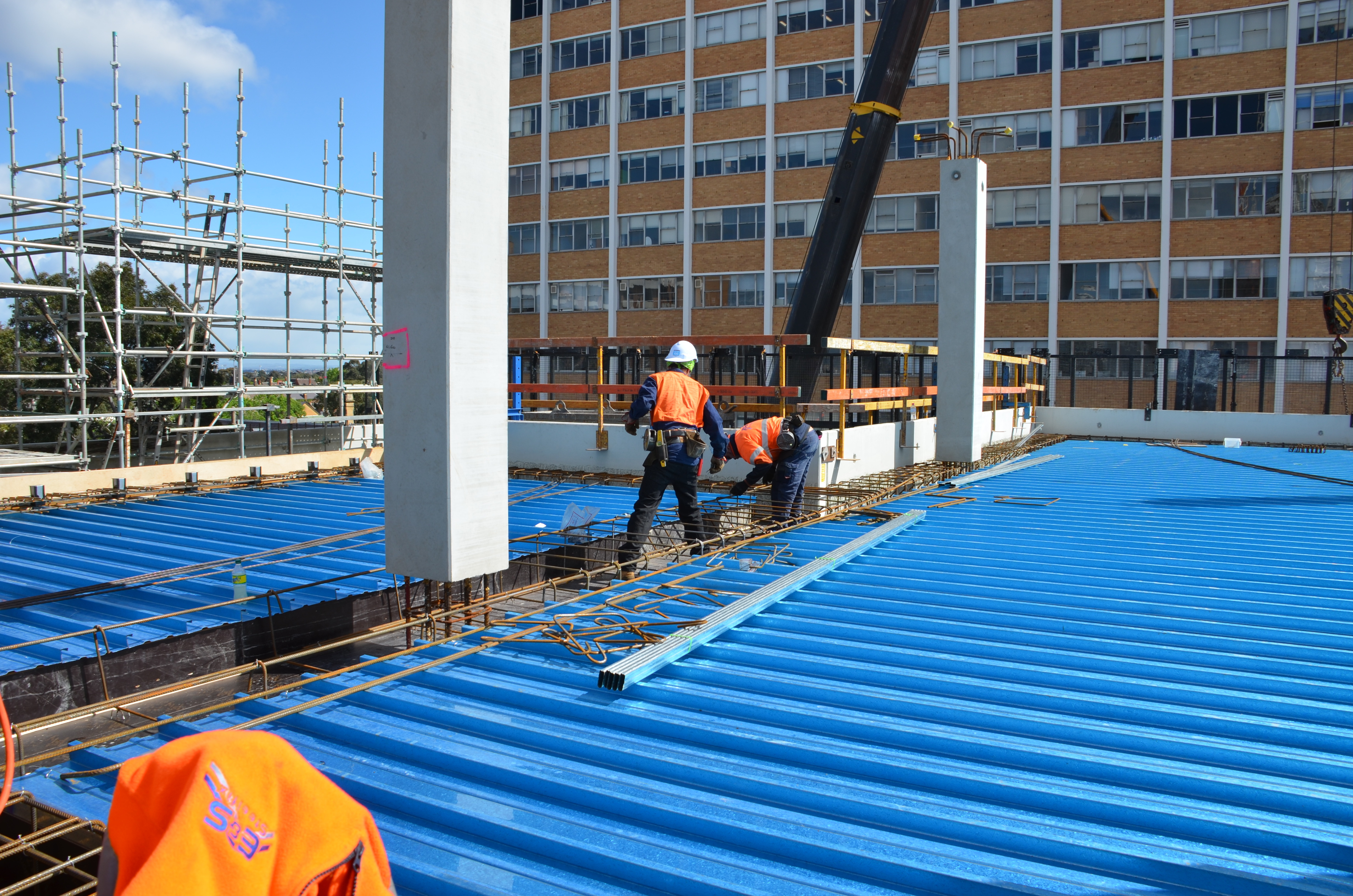 https://archive.abp.unimelb.edu.au/objects/images/Construction/Images/Concrete suspended slabs and beams/Levels 1-5 & formwork/DSC_2903.JPG