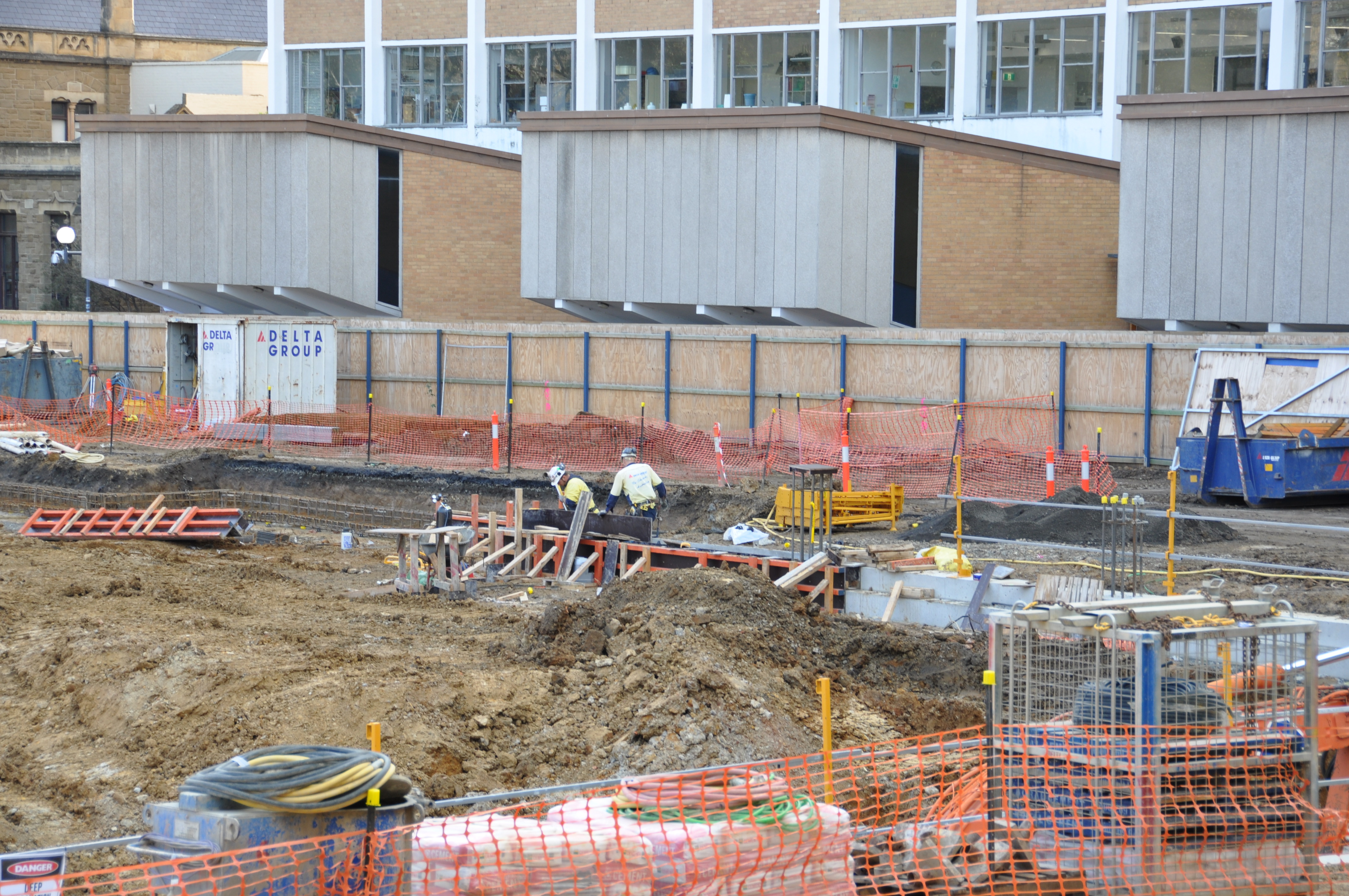 https://archive.abp.unimelb.edu.au/objects/images/Construction/Images/Basement/Capping beams/DSC_0134.JPG https://archive.abp.unimelb.edu.au/objects/images/Construction/Images/Basement/Capping beams/DSC_0134.JPG