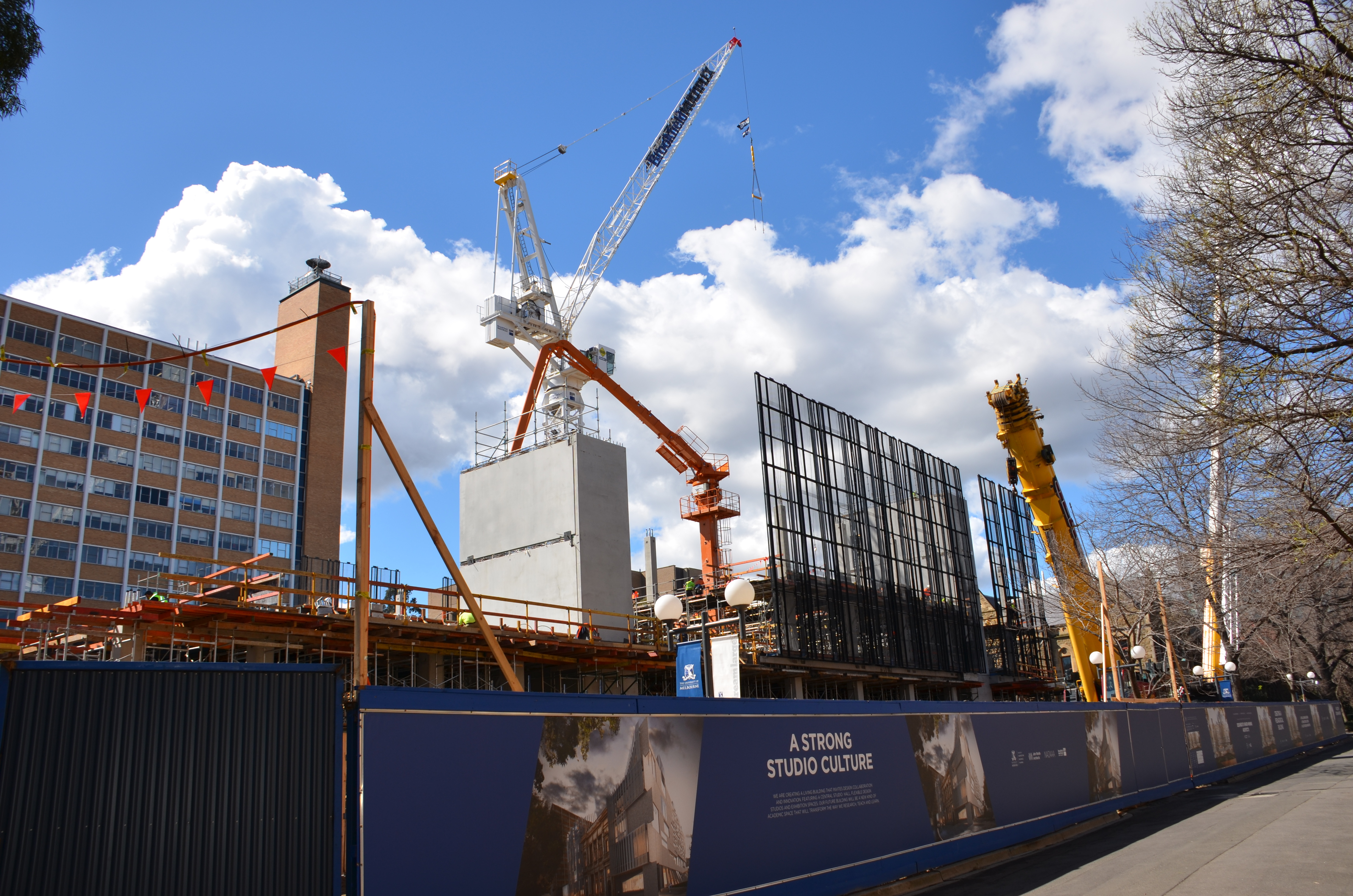 https://archive.abp.unimelb.edu.au/objects/images/Construction/Images/Plant and Equipment/Concrete placement boom/DSC_2042.JPG
