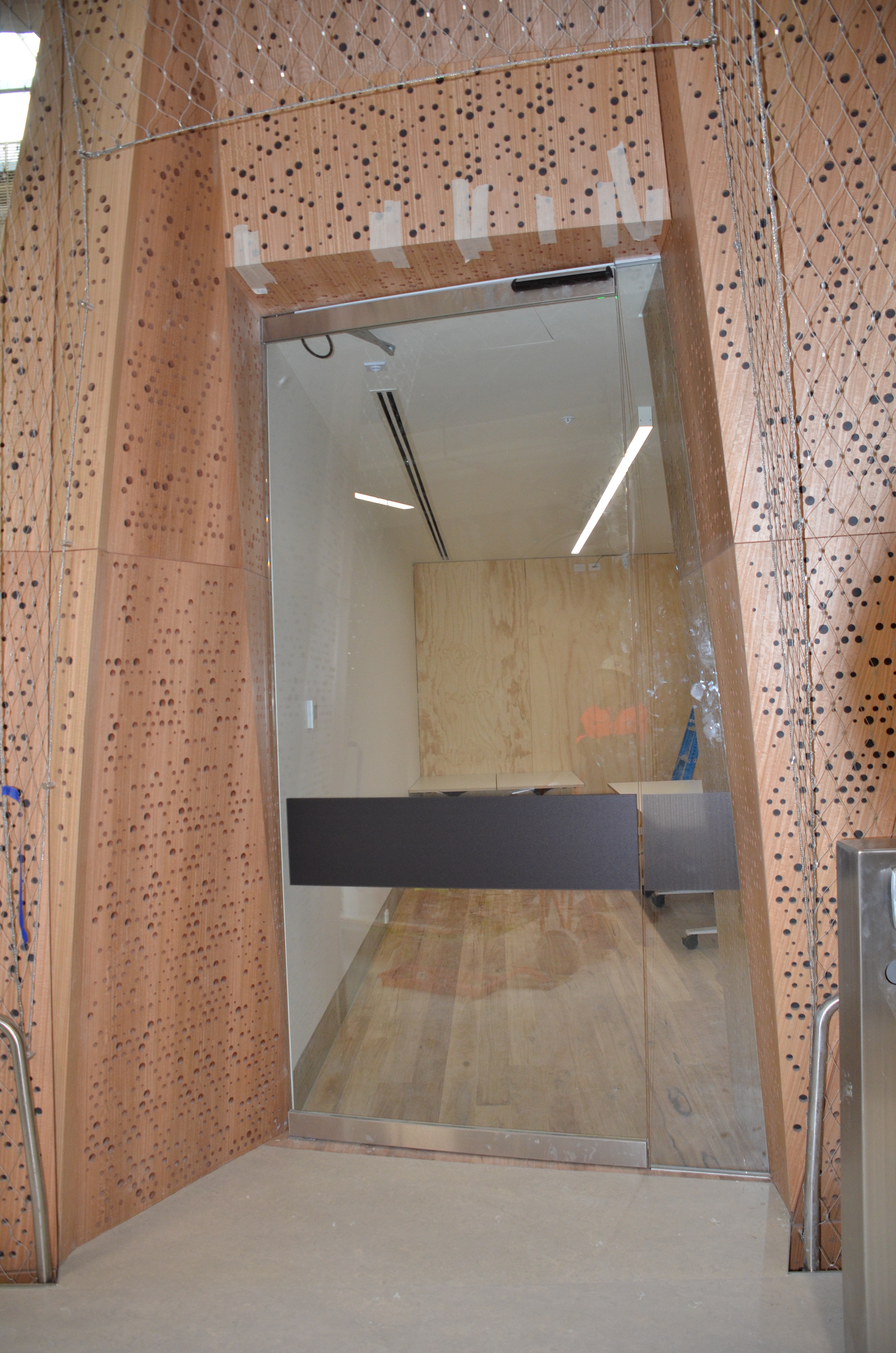https://archive.abp.unimelb.edu.au/objects/images/Construction/Images/Hanging studio/Doors/DSC_9732.JPG