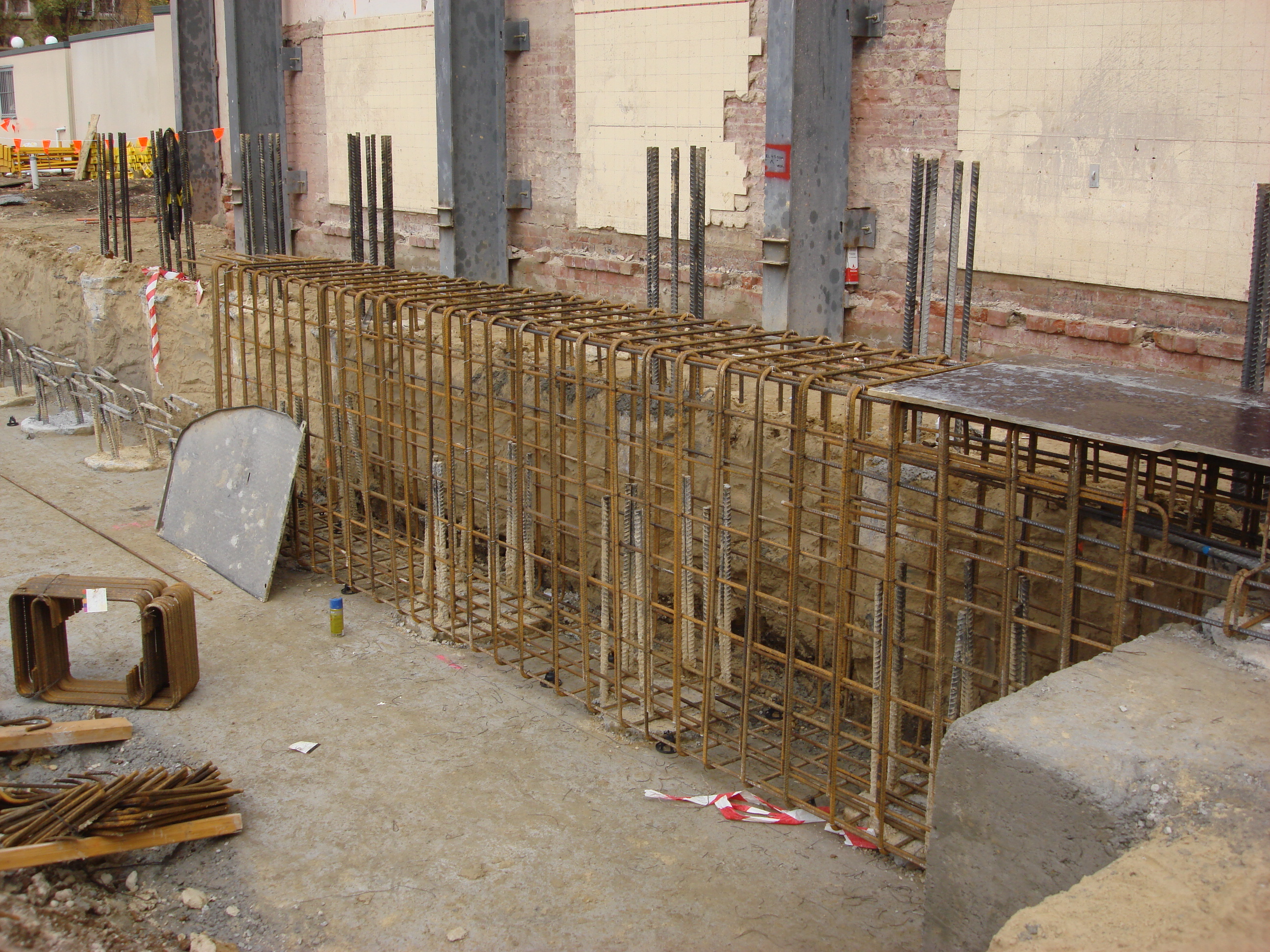 https://archive.abp.unimelb.edu.au/objects/images/Construction/Images/Basement/Capping beams/DSC_0160Q.JPG https://archive.abp.unimelb.edu.au/objects/images/Construction/Images/Basement/Capping beams/DSC_0160Q.JPG