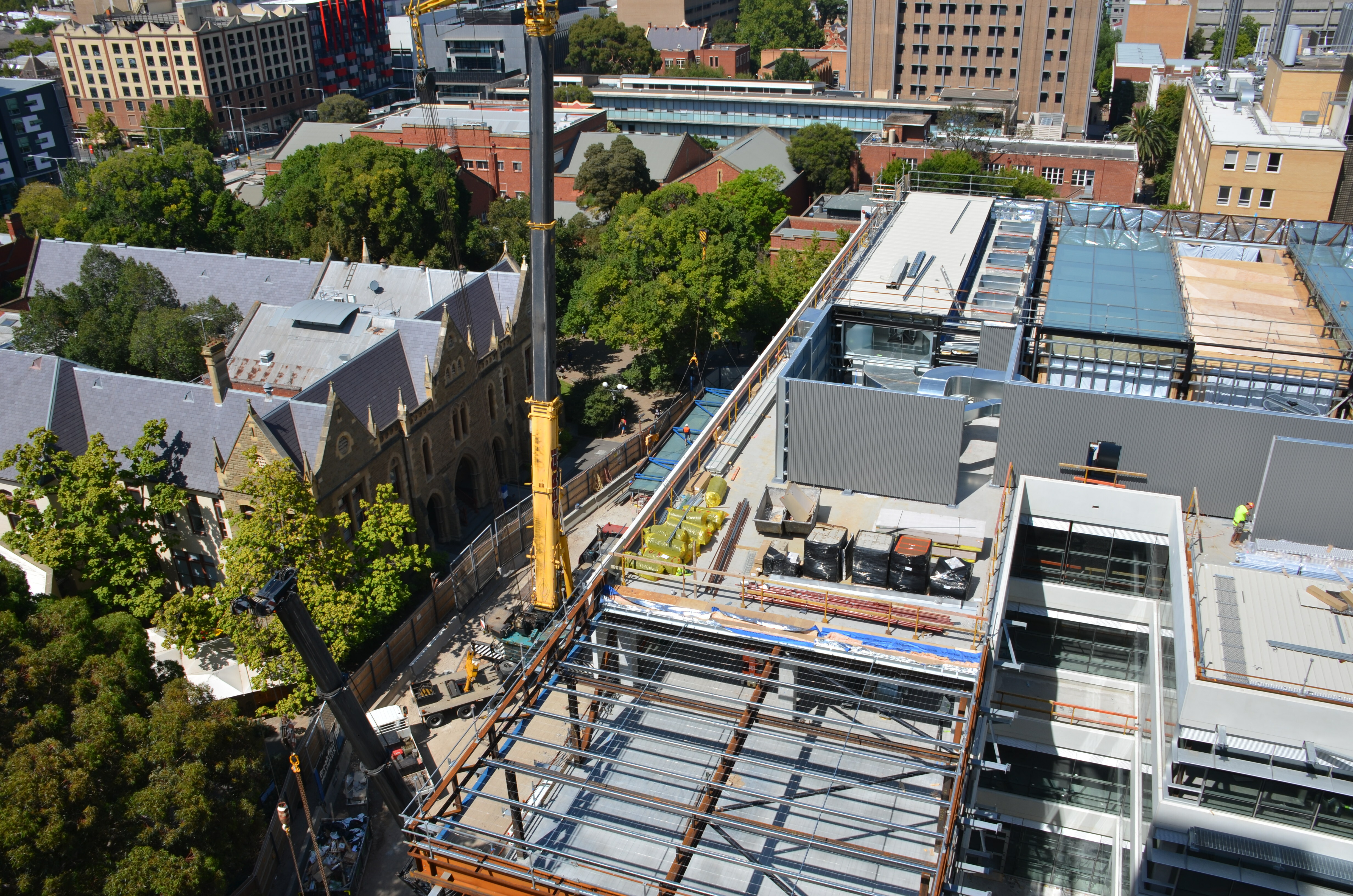 https://archive.abp.unimelb.edu.au/objects/images/Construction/Images/Roof/Glazed atrium roof/Delivery & Installation/DSC_5866.JPG