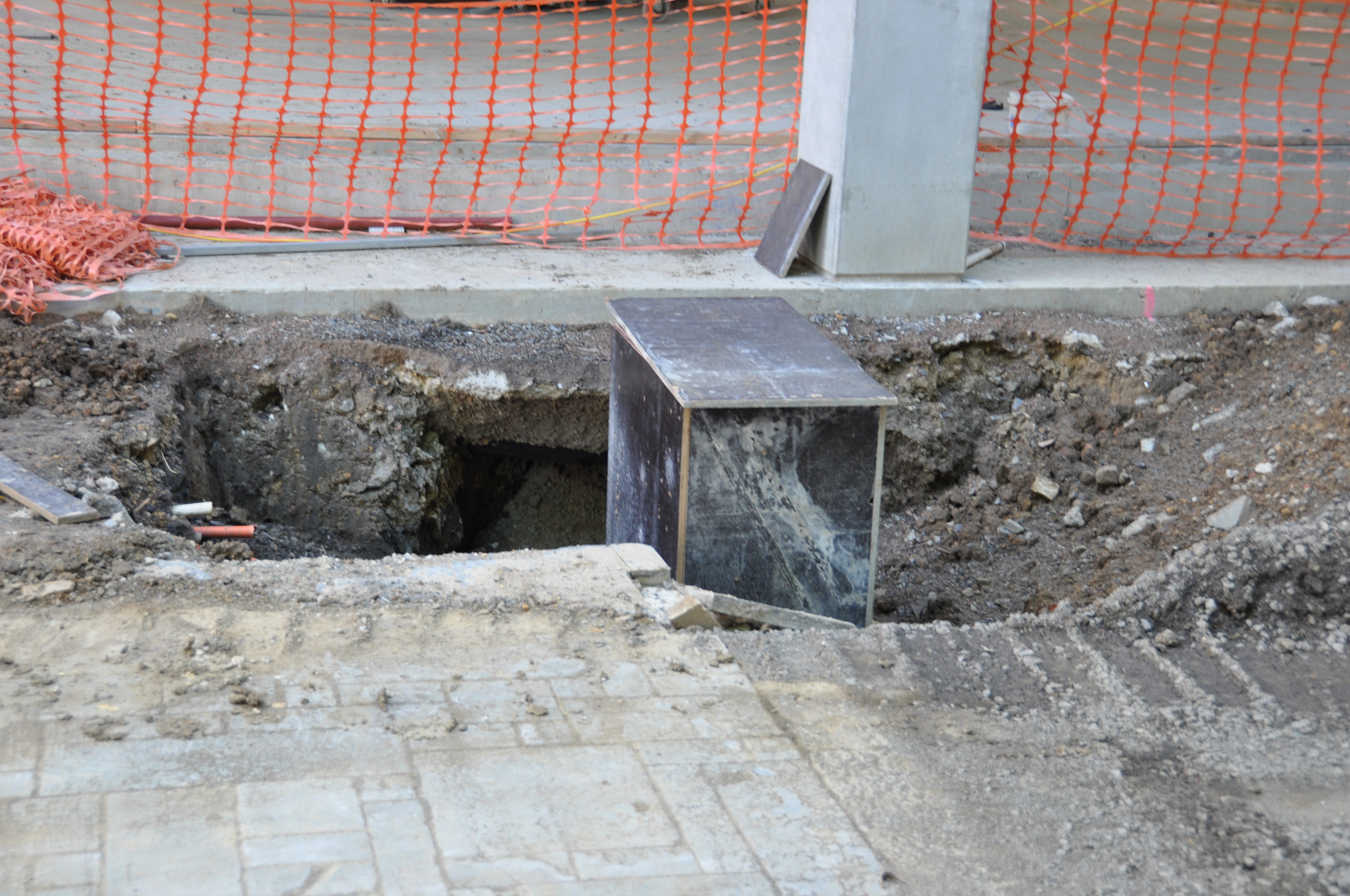 https://archive.abp.unimelb.edu.au/objects/images/Construction/Images/Structural steel/Cantilever/Footings and fabrication & delivery/DSC_4103.JPG https://archive.abp.unimelb.edu.au/objects/images/Construction/Images/Structural steel/Cantilever/Footings and fabrication & delivery/DSC_4103.JPG