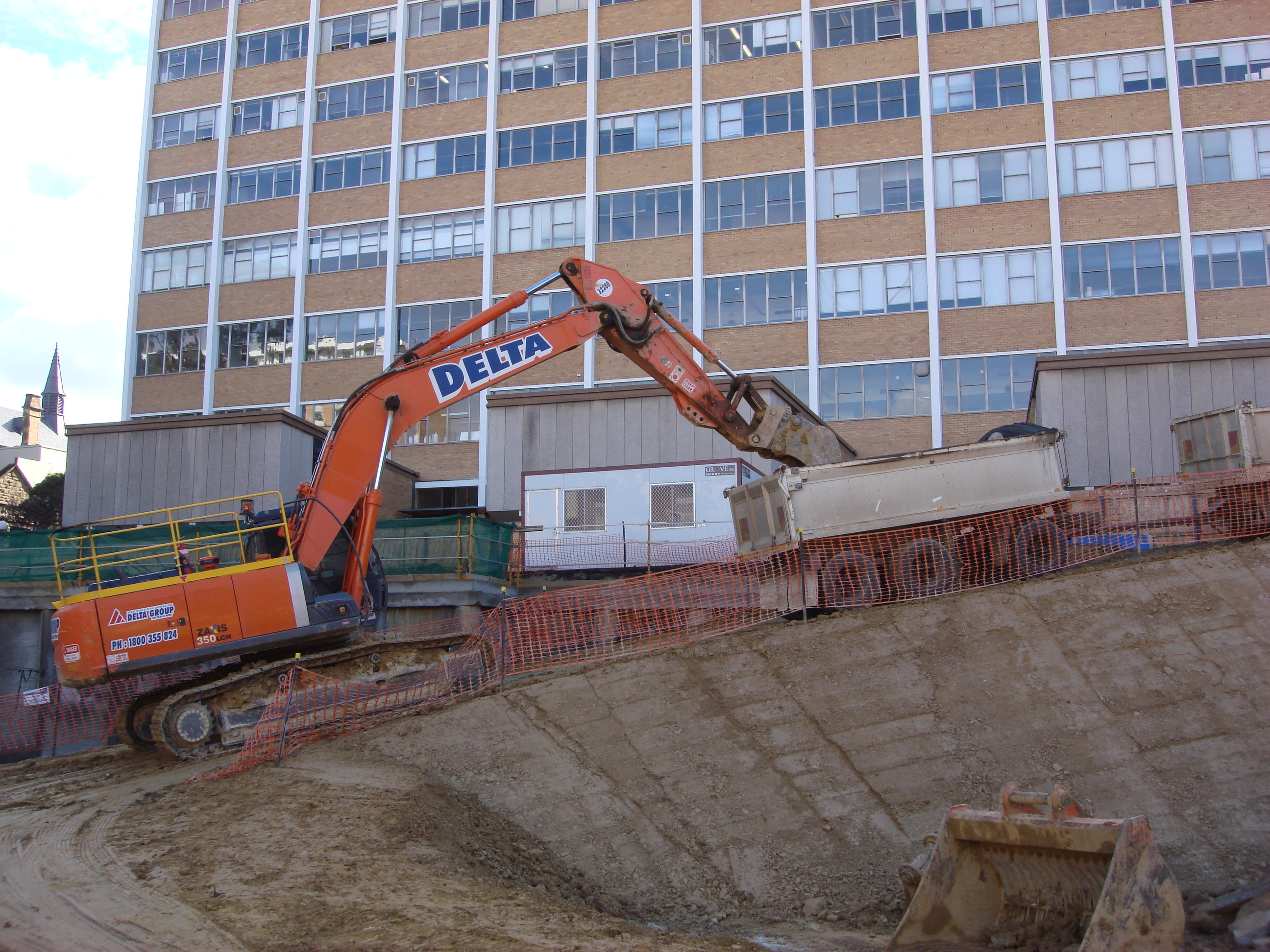 https://archive.abp.unimelb.edu.au/objects/images/Construction/Images/Basement/Bulk excavation/DSC_0179G.JPG