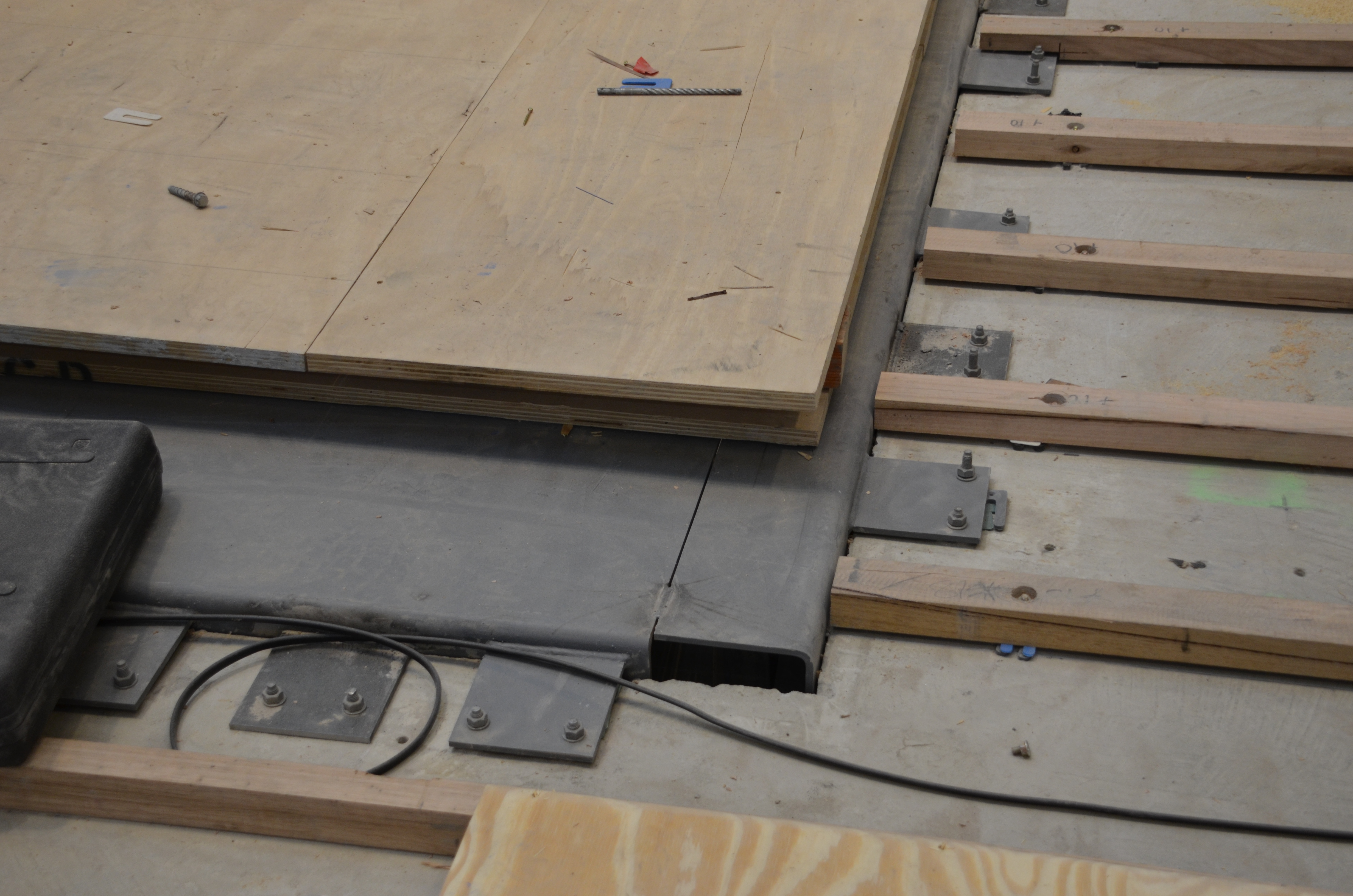https://archive.abp.unimelb.edu.au/objects/images/Construction/Images/Floors and finishes/Atrium glass floor/DSC_8991.JPG