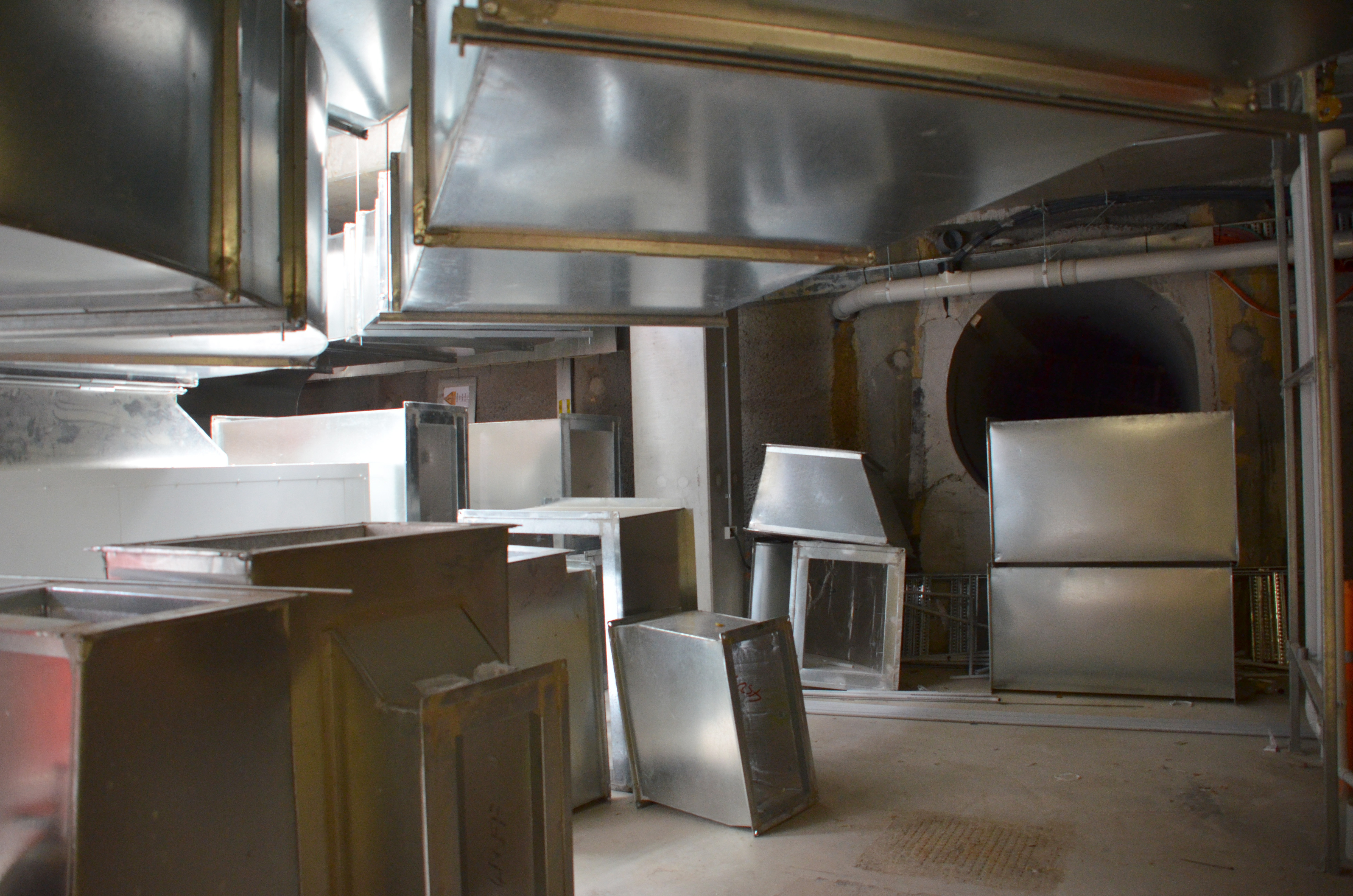 https://archive.abp.unimelb.edu.au/objects/images/Construction/Images/Services/Mechanical/Large plant room basement/DSC_5599.JPG