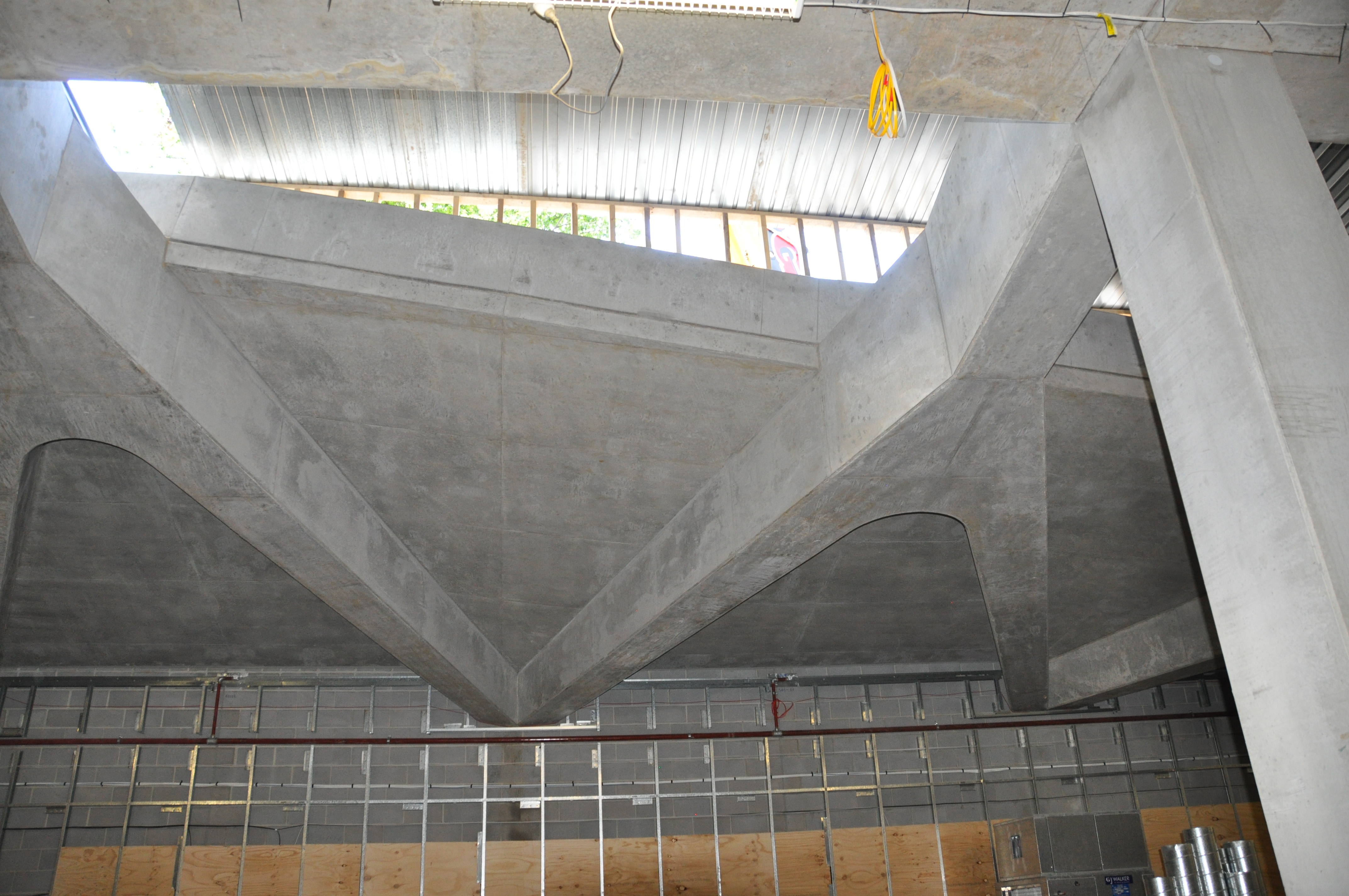 https://archive.abp.unimelb.edu.au/objects/images/Construction/Images/Concrete suspended slabs and beams/Wishbone beams library/DSC_4133.JPG