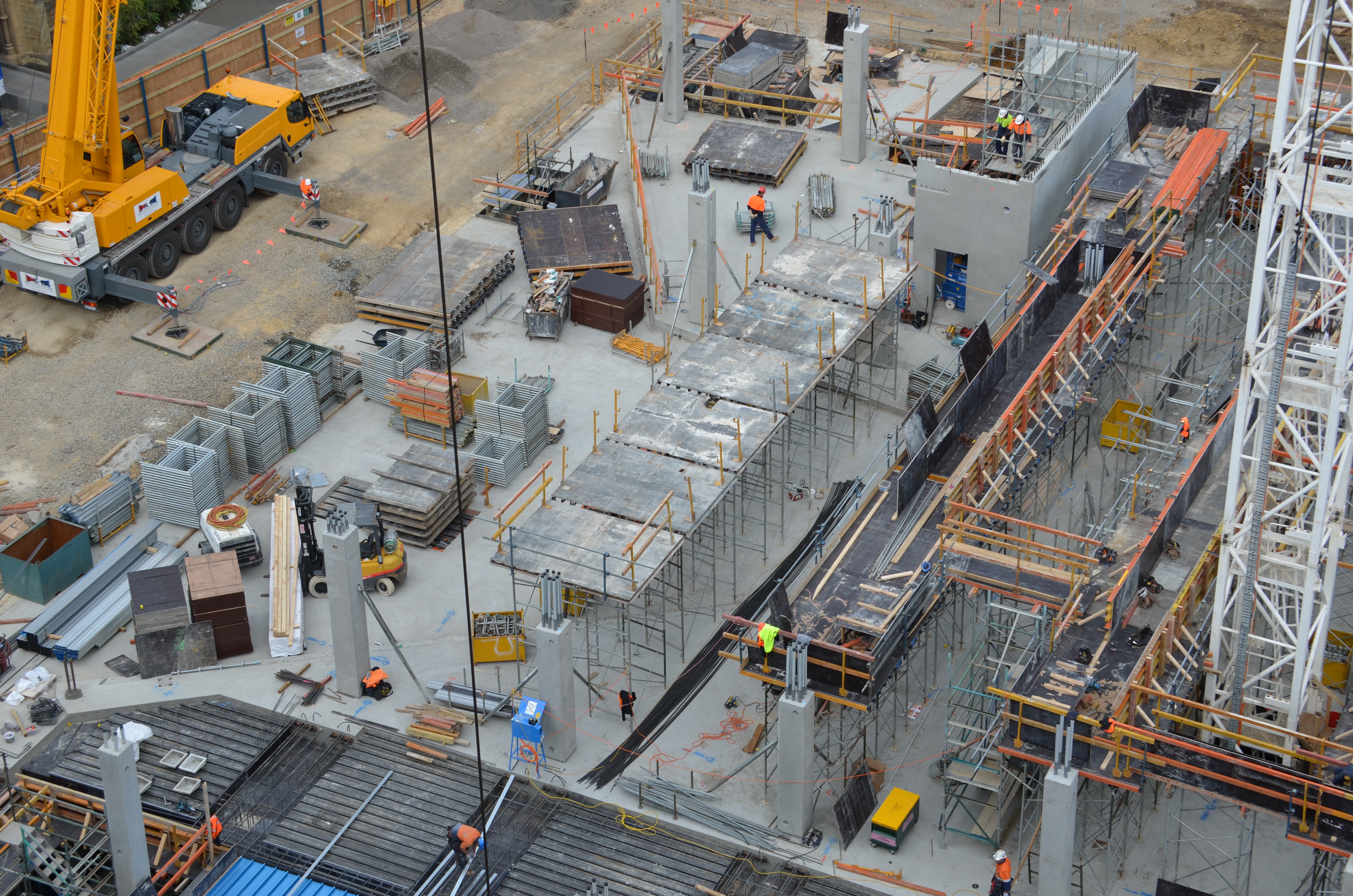 https://archive.abp.unimelb.edu.au/objects/images/Construction/Images/Concrete suspended slabs and beams/Levels 1-5 & formwork/DSC_1422.JPG