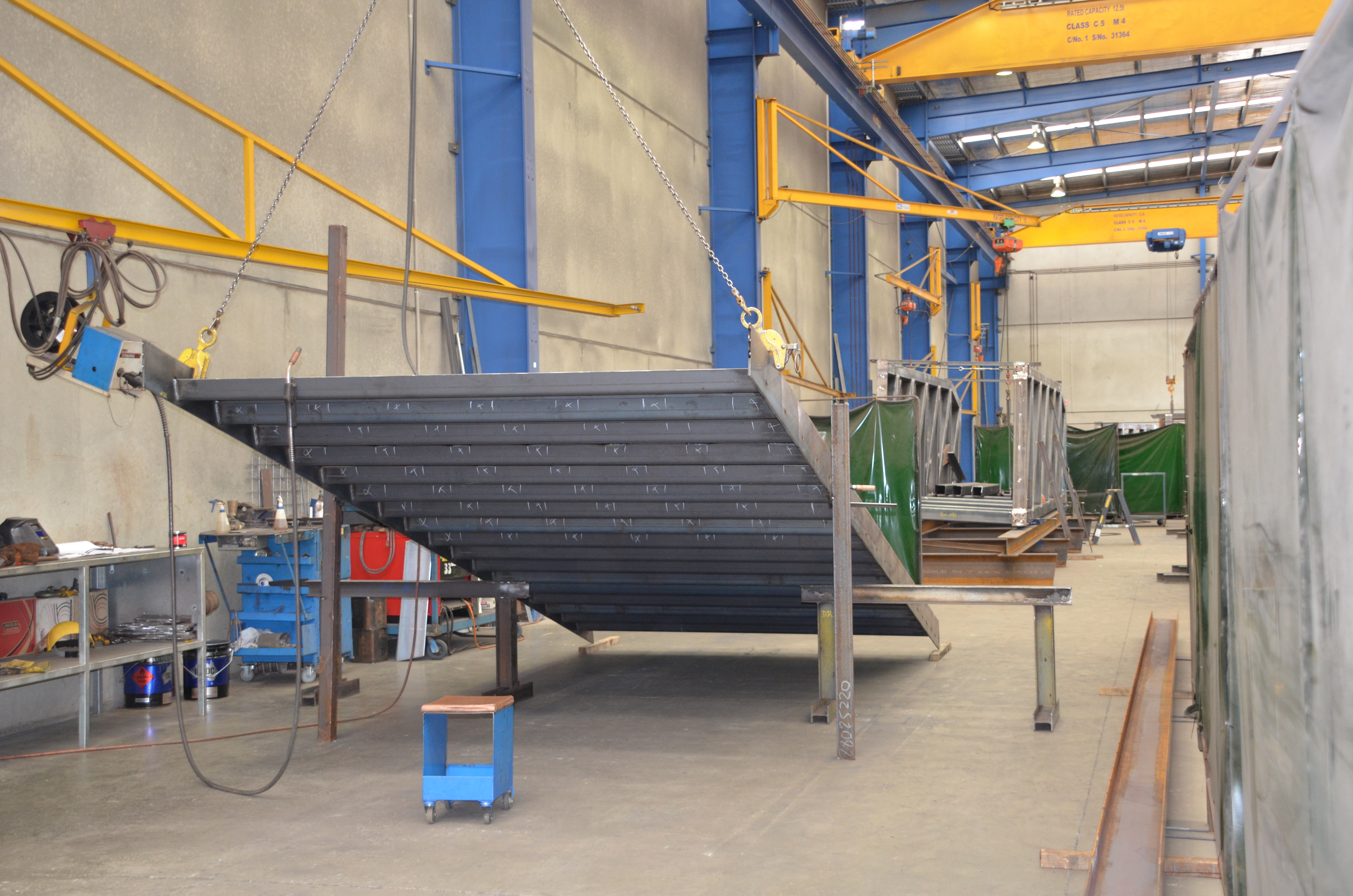 https://archive.abp.unimelb.edu.au/objects/images/Construction/Images/Structural steel/Aus Iron Industries fabrication/DSC_2824.JPG