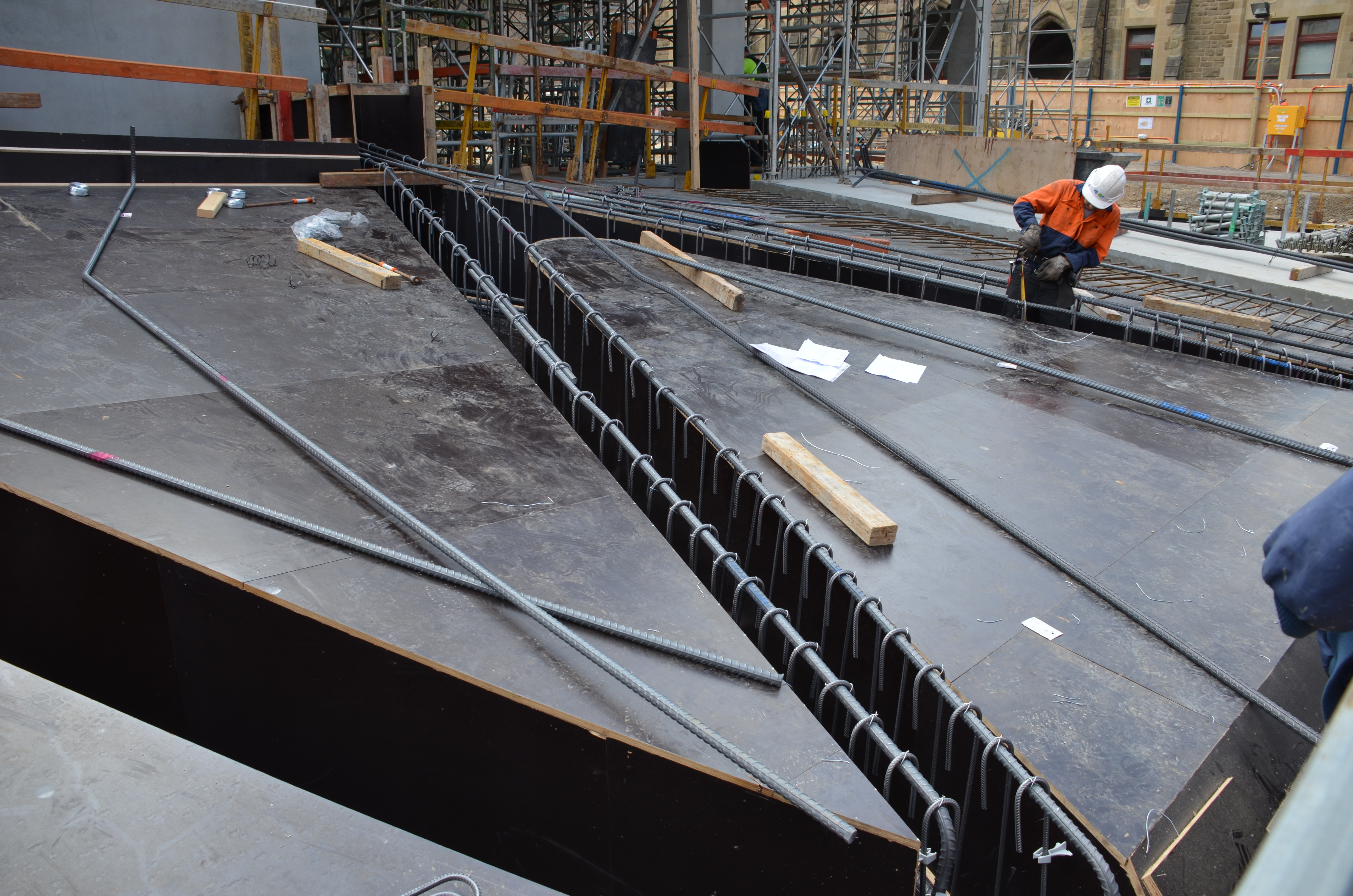 https://archive.abp.unimelb.edu.au/objects/images/Construction/Images/Concrete suspended slabs and beams/Wishbone beams library/DSC_1442.JPG