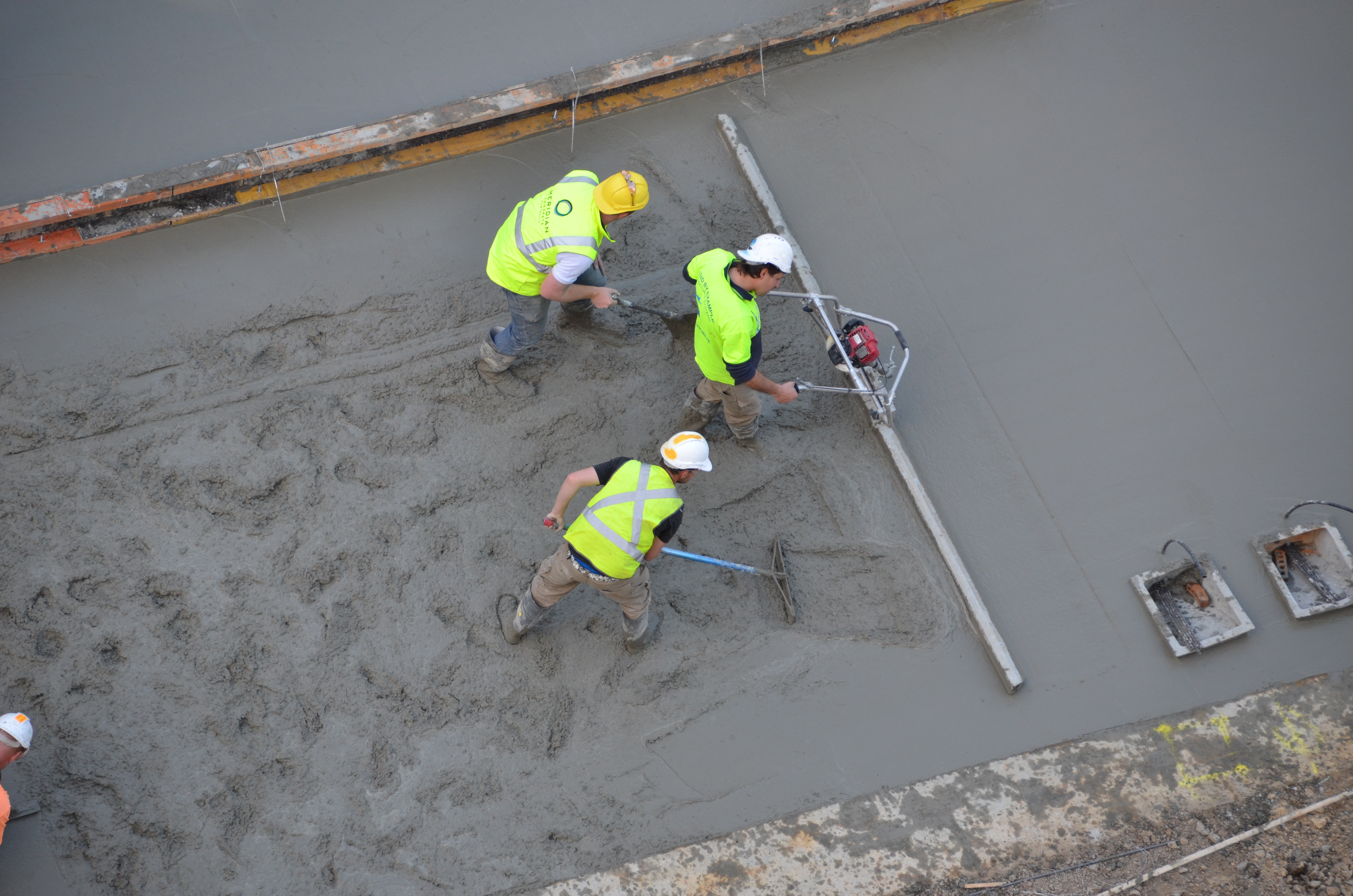 https://archive.abp.unimelb.edu.au/objects/images/Construction/Images/Concrete suspended slabs and beams/Ground level & formwork/DSC_1506.JPG