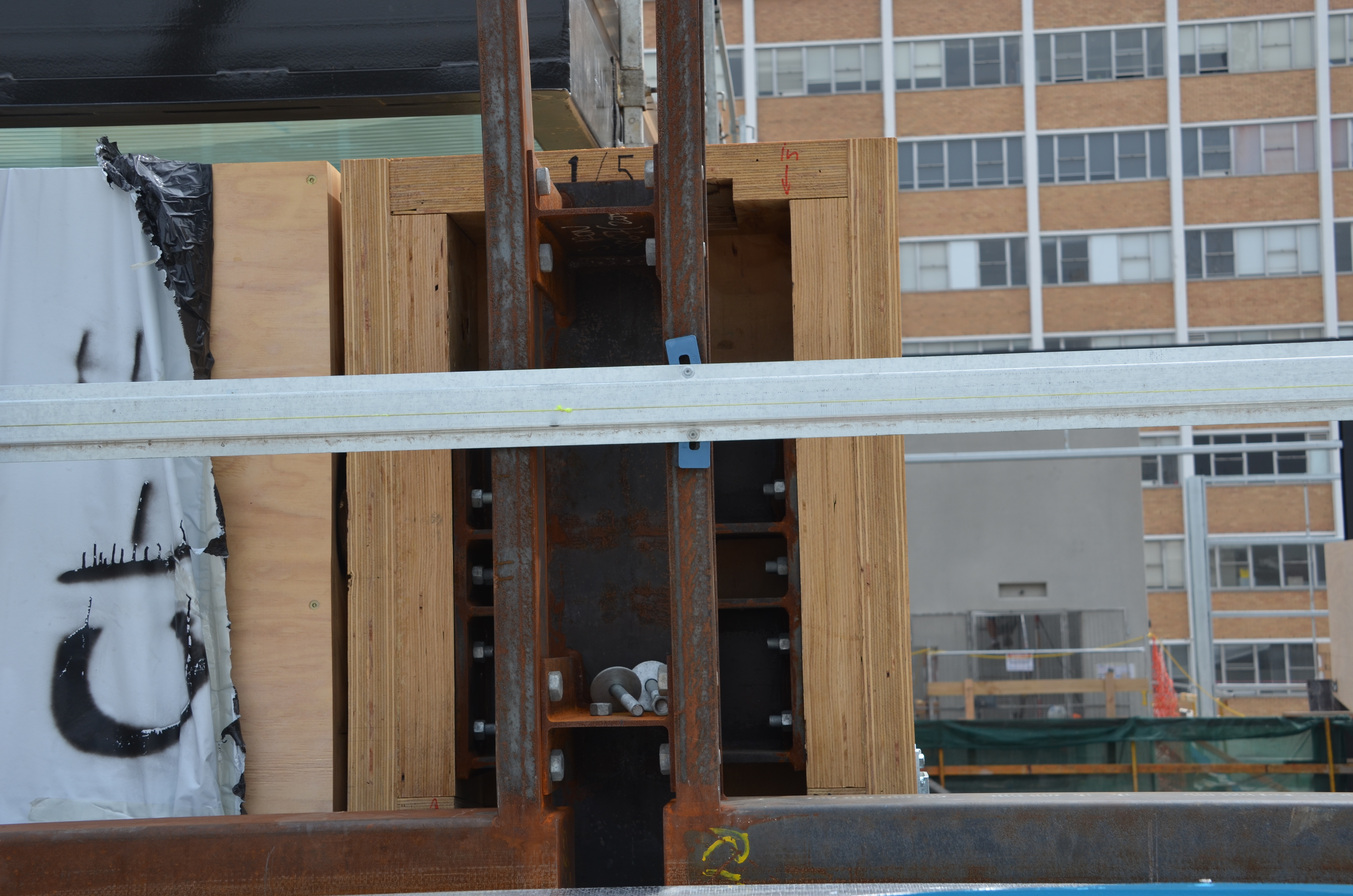 https://archive.abp.unimelb.edu.au/objects/images/Construction/Images/LVL roof beams & coffers/Installation/DSC_5244.JPG