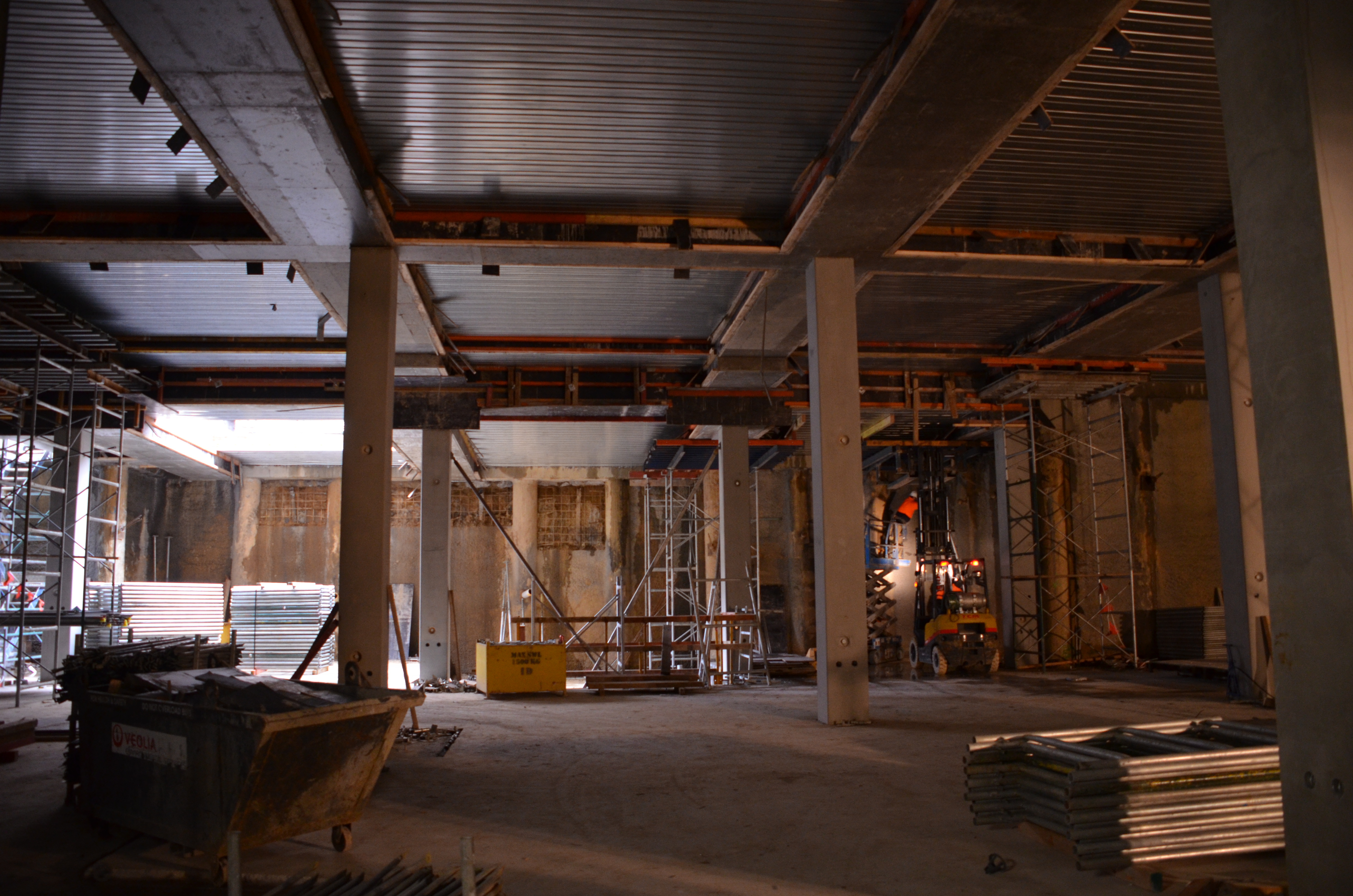 https://archive.abp.unimelb.edu.au/objects/images/Construction/Images/Concrete suspended slabs and beams/Formwork stripping/DSC_2240.JPG