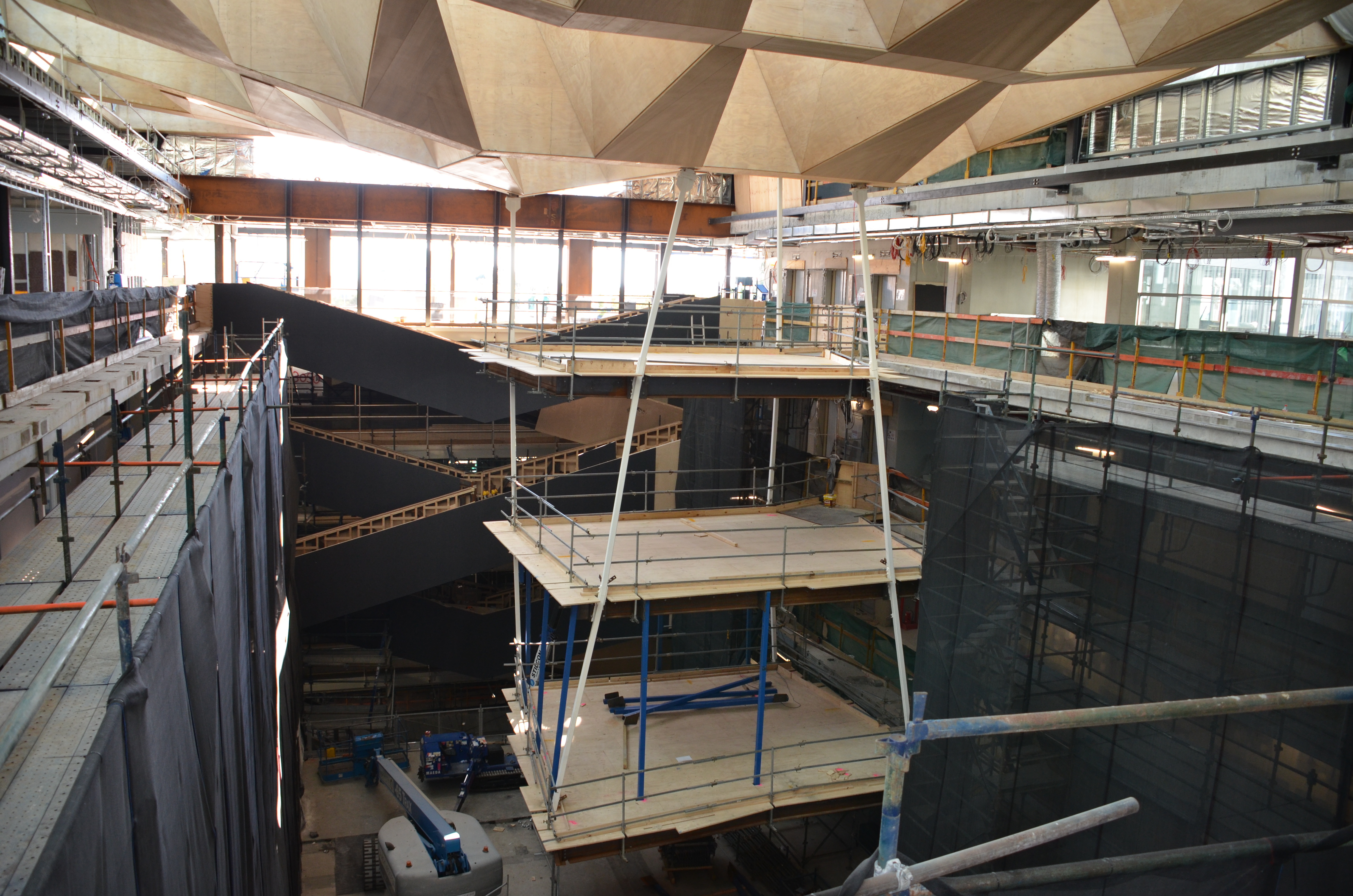 https://archive.abp.unimelb.edu.au/objects/images/Construction/Images/Hanging studio/Timber floors and plywood/DSC_6827.JPG