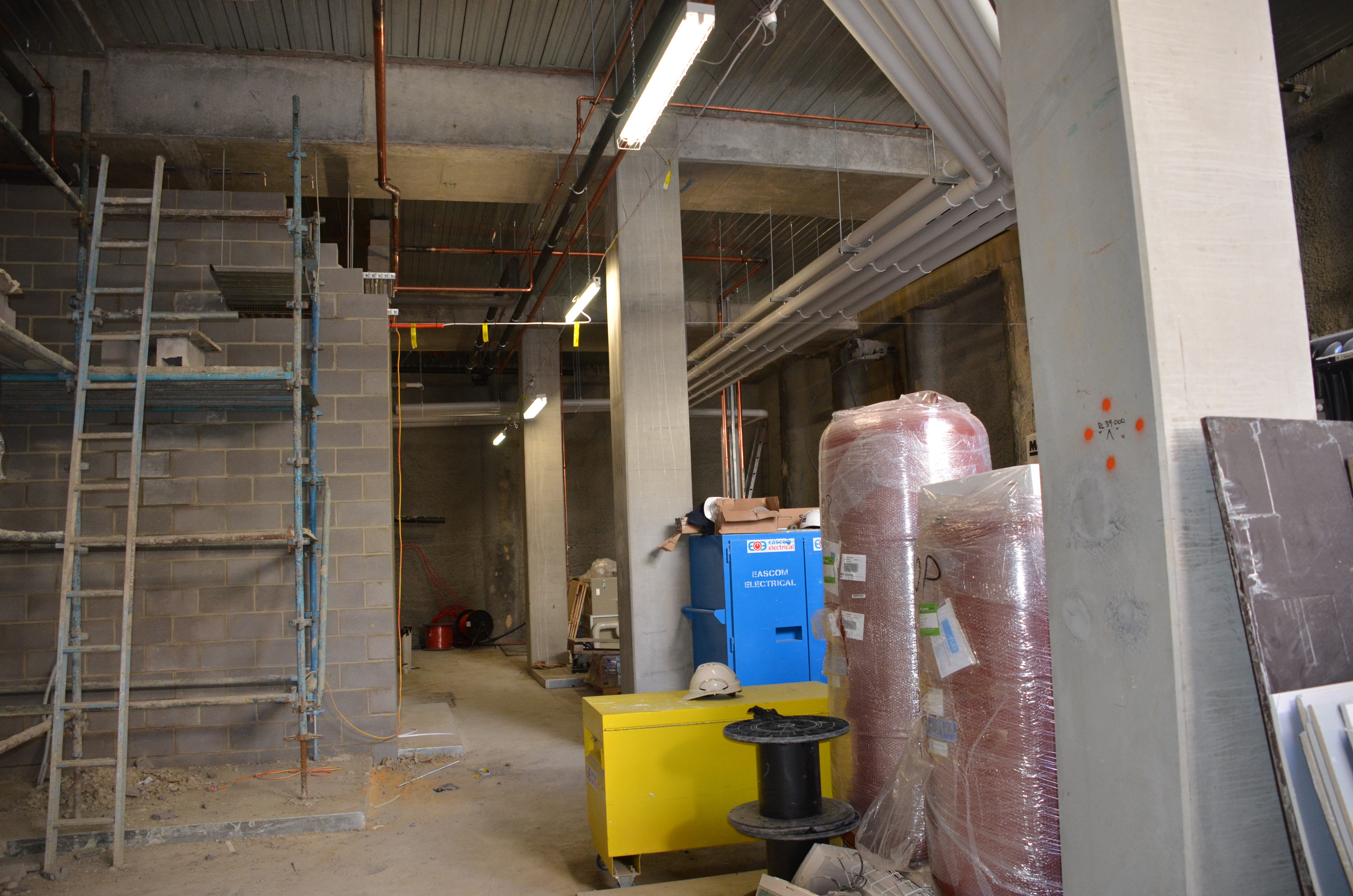 https://archive.abp.unimelb.edu.au/objects/images/Construction/Images/Services/Mechanical/Large plant room basement/DSC_3516.JPG