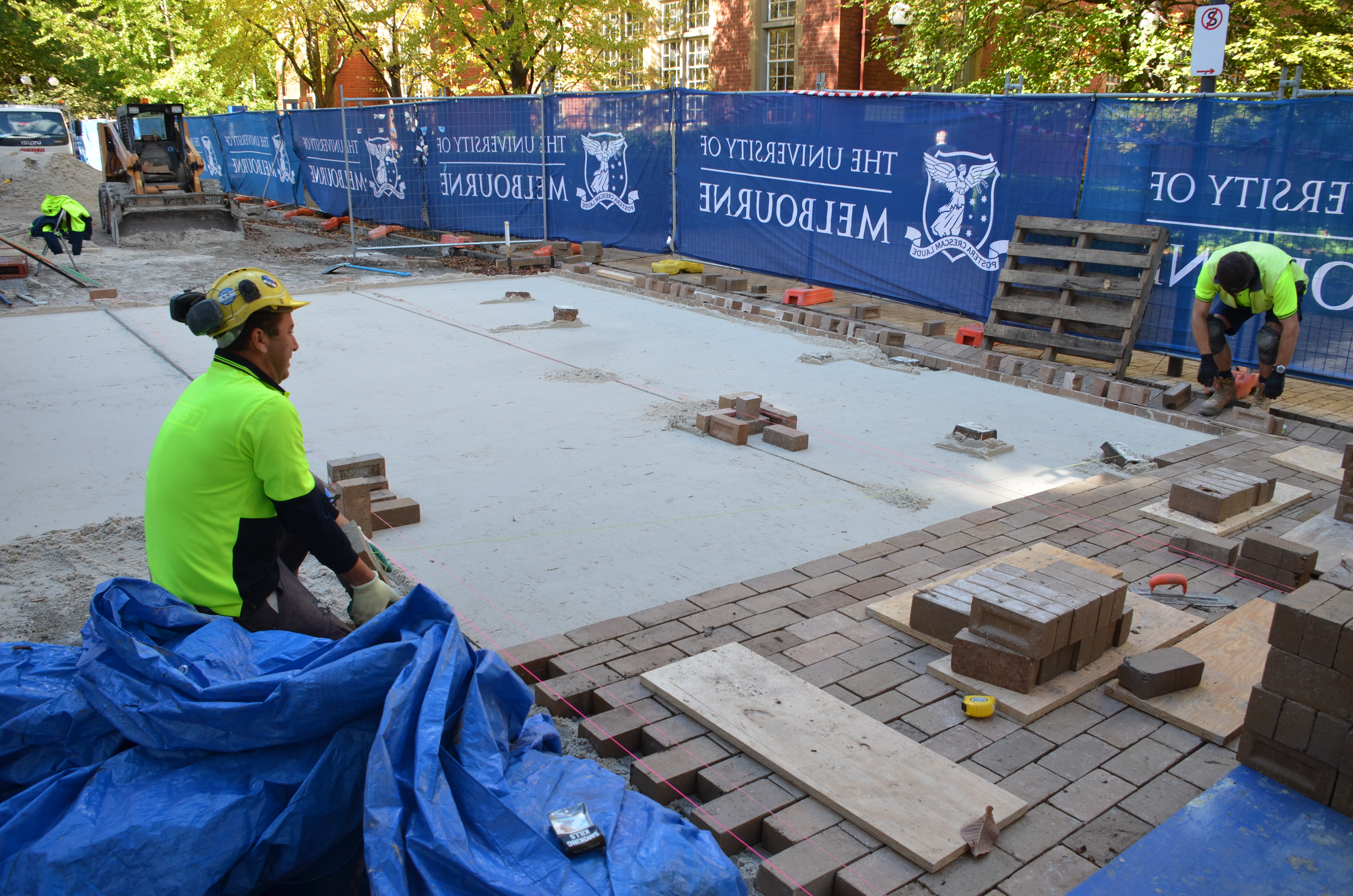 https://archive.abp.unimelb.edu.au/objects/images/Construction/Images/External Works/Brick paving & brick walls/DSC_7403.JPG