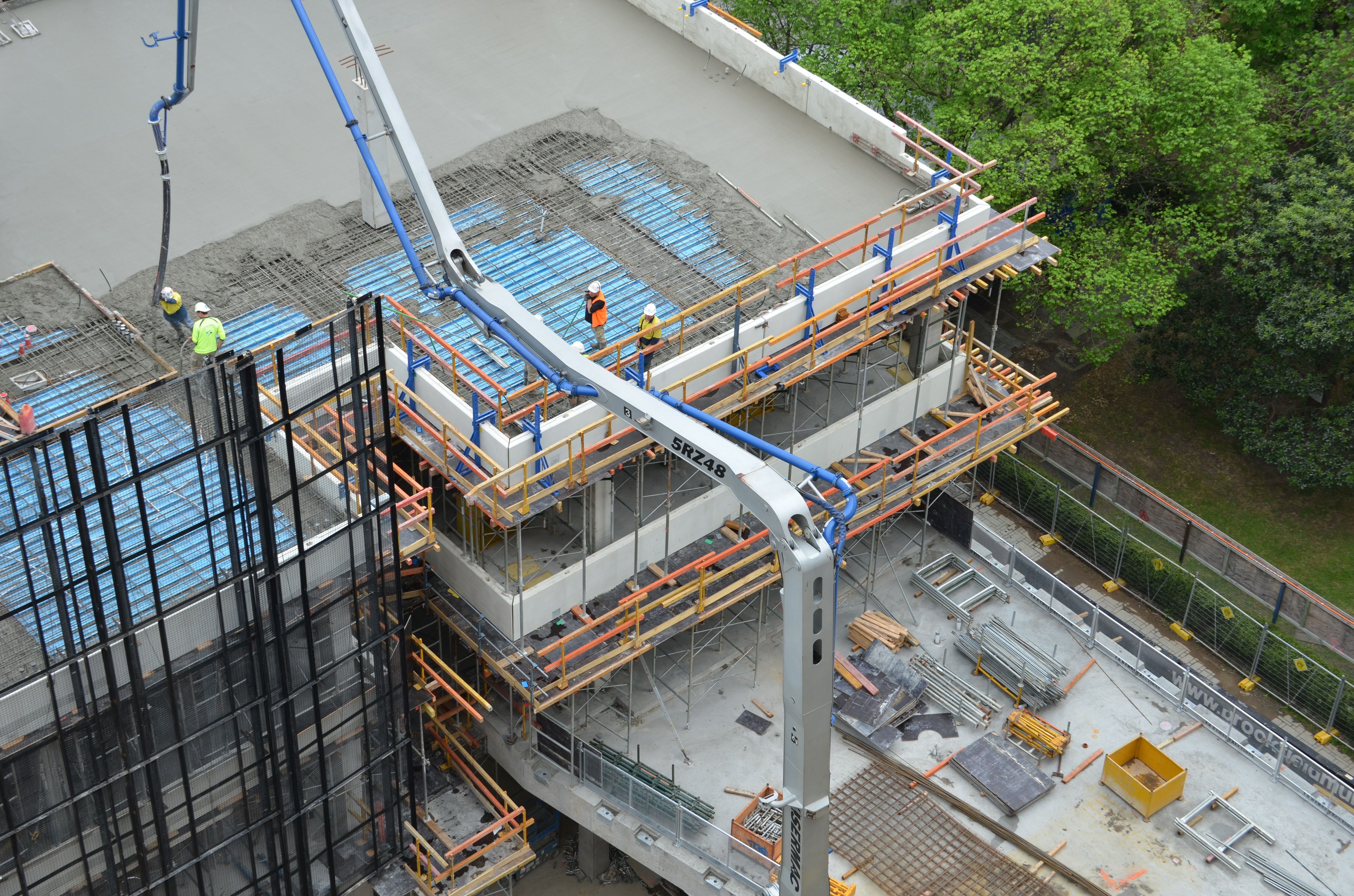 https://archive.abp.unimelb.edu.au/objects/images/Construction/Images/Concrete suspended slabs and beams/Levels 1-5 & formwork/DSC_2959.JPG