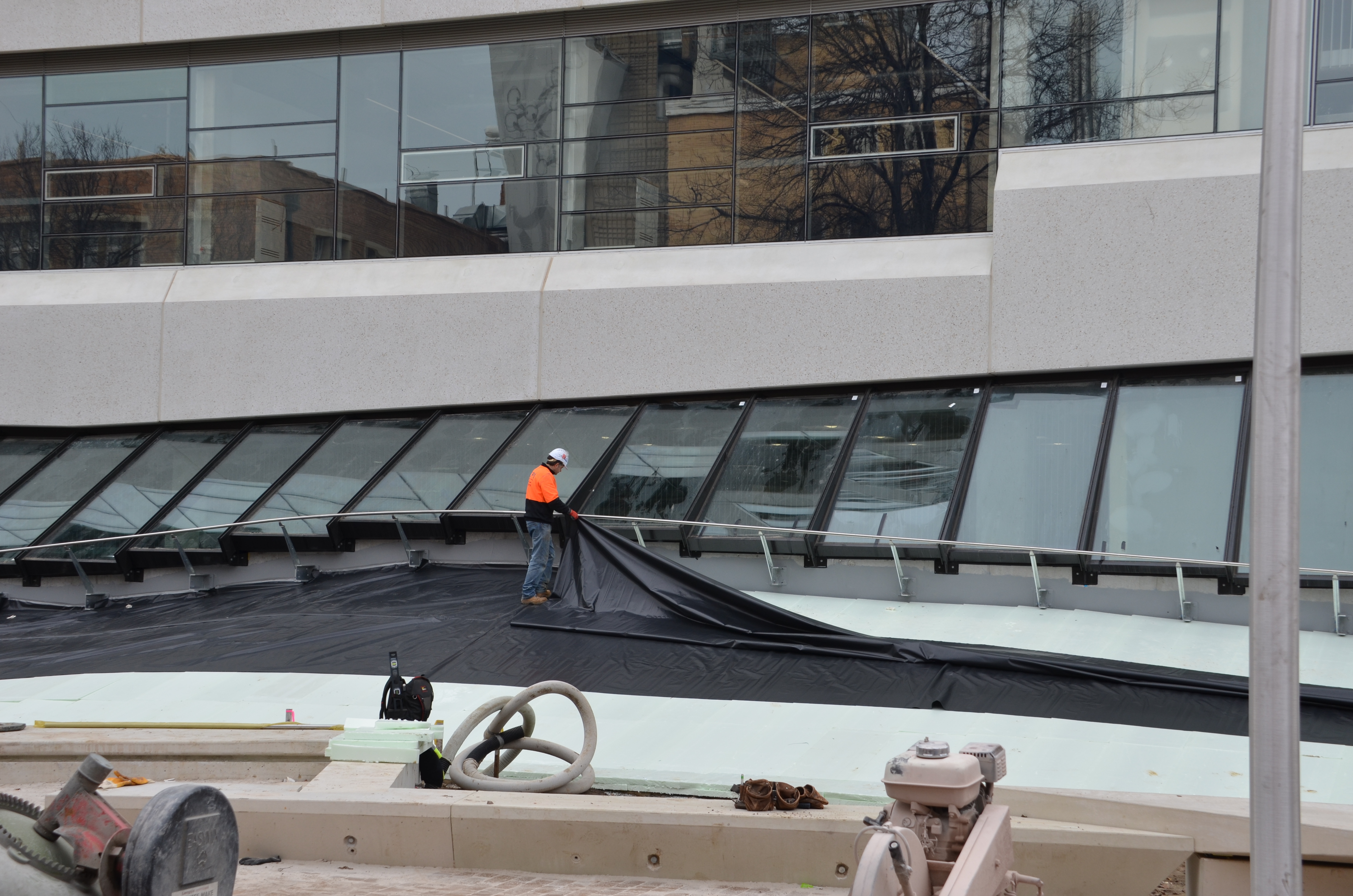 https://archive.abp.unimelb.edu.au/objects/images/Construction/Images/External Works/Above library basement/DSC_9512.JPG