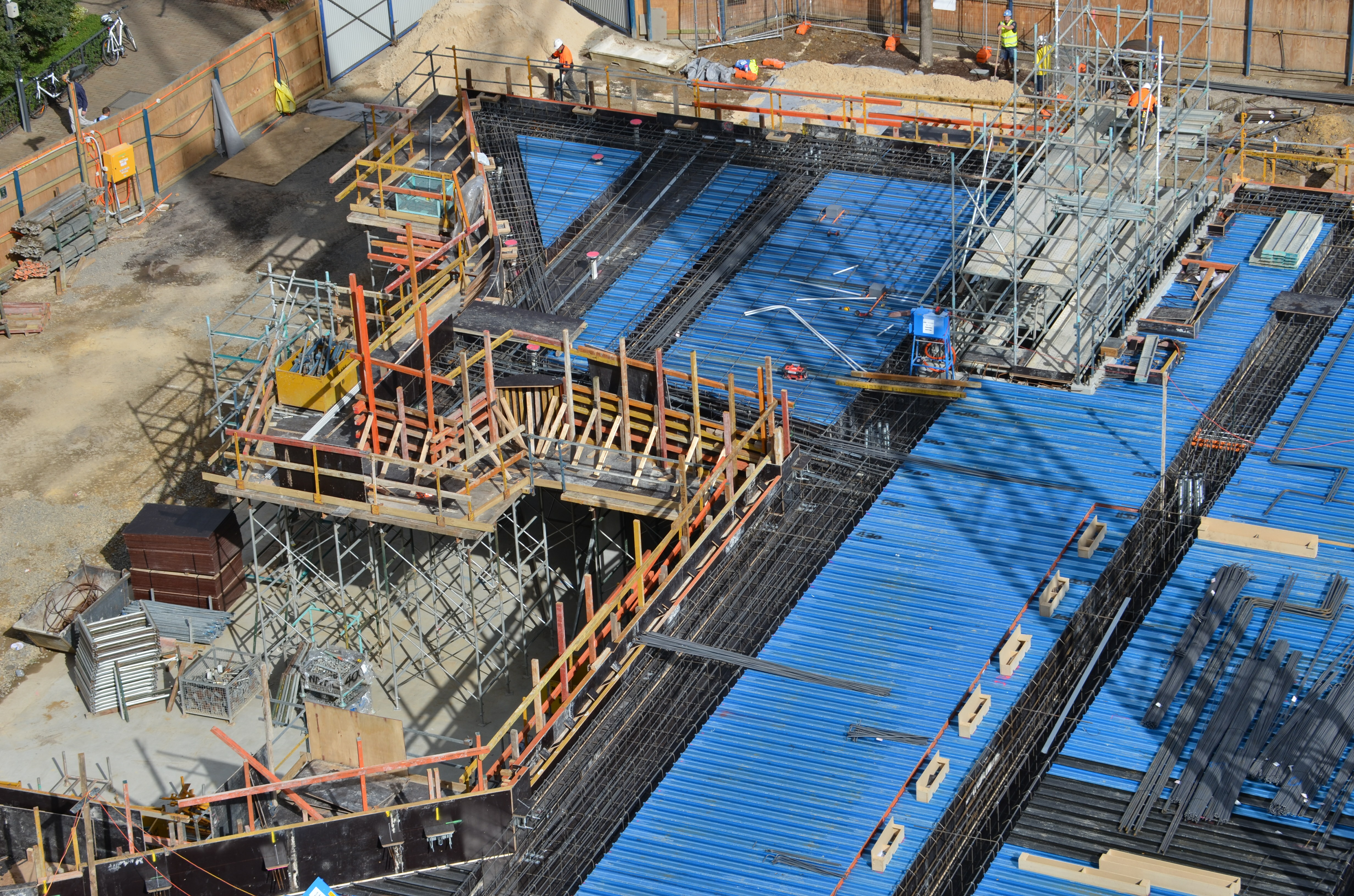 https://archive.abp.unimelb.edu.au/objects/images/Construction/Images/Concrete suspended slabs and beams/Levels 1-5 & formwork/DSC_1526.JPG