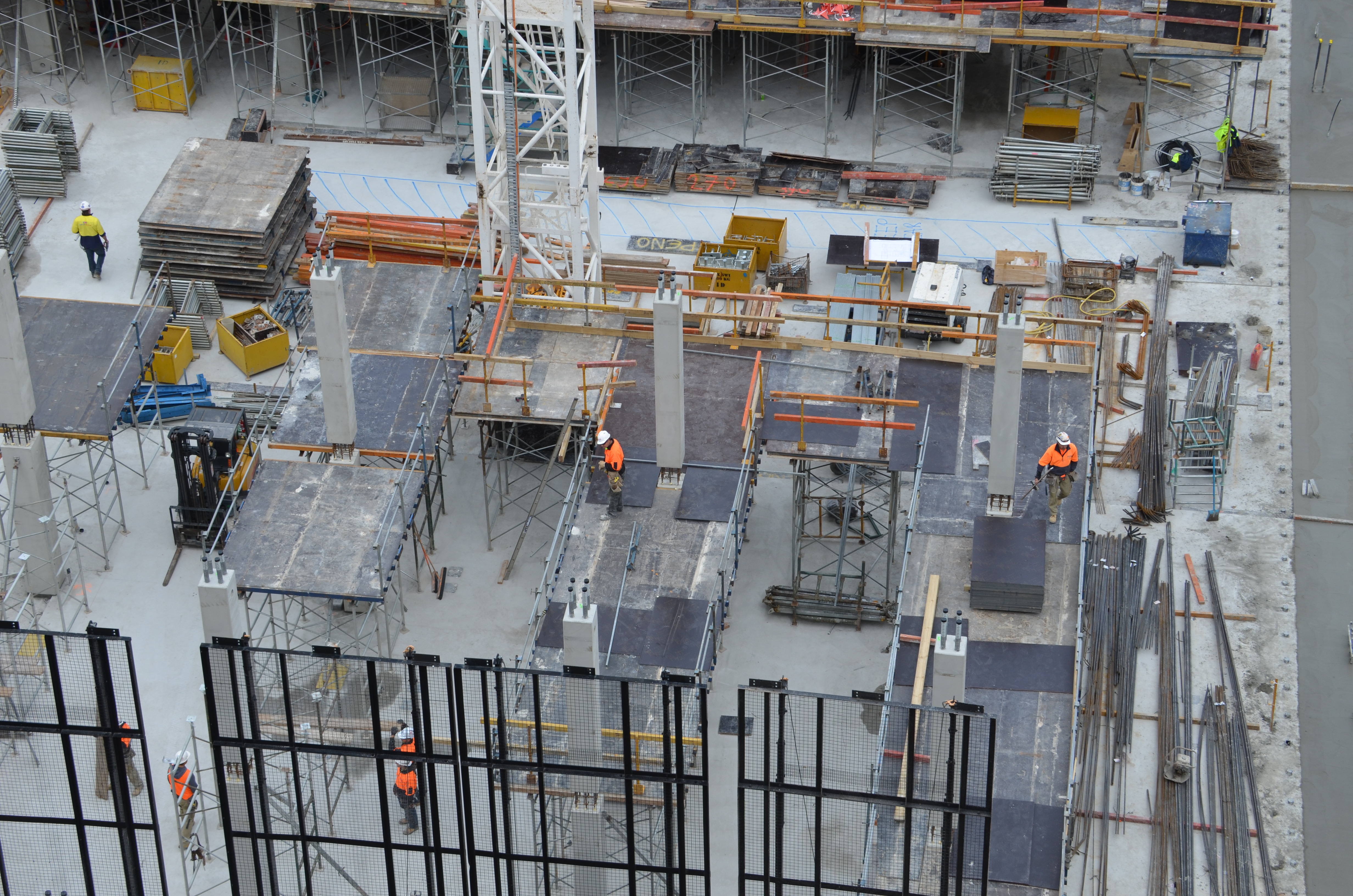https://archive.abp.unimelb.edu.au/objects/images/Construction/Images/Concrete suspended slabs and beams/Levels 1-5 & formwork/DSC_2114.JPG