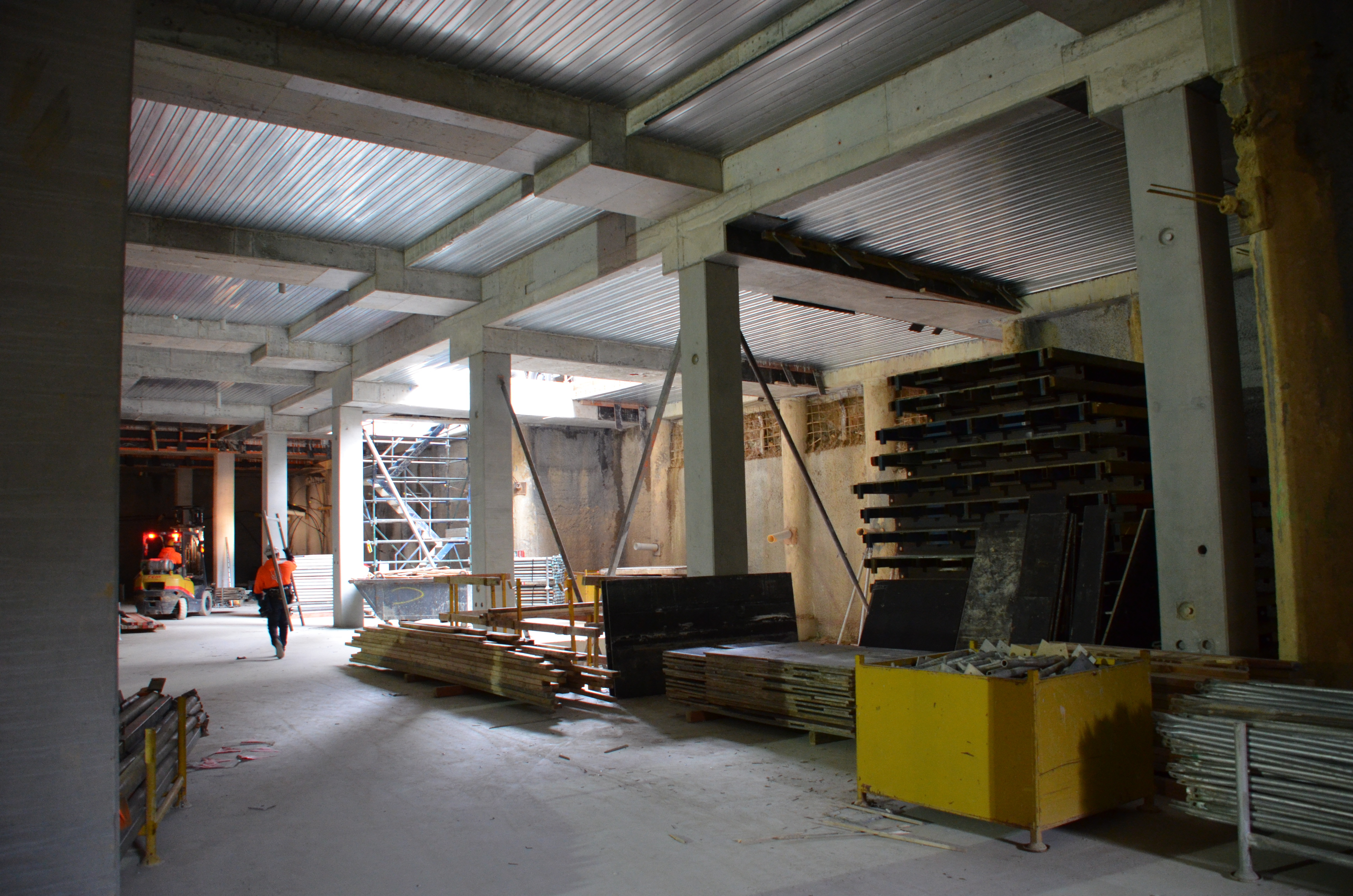 https://archive.abp.unimelb.edu.au/objects/images/Construction/Images/Concrete suspended slabs and beams/Formwork stripping/DSC_2508.JPG https://archive.abp.unimelb.edu.au/objects/images/Construction/Images/Concrete suspended slabs and beams/Formwork stripping/DSC_2508.JPG
