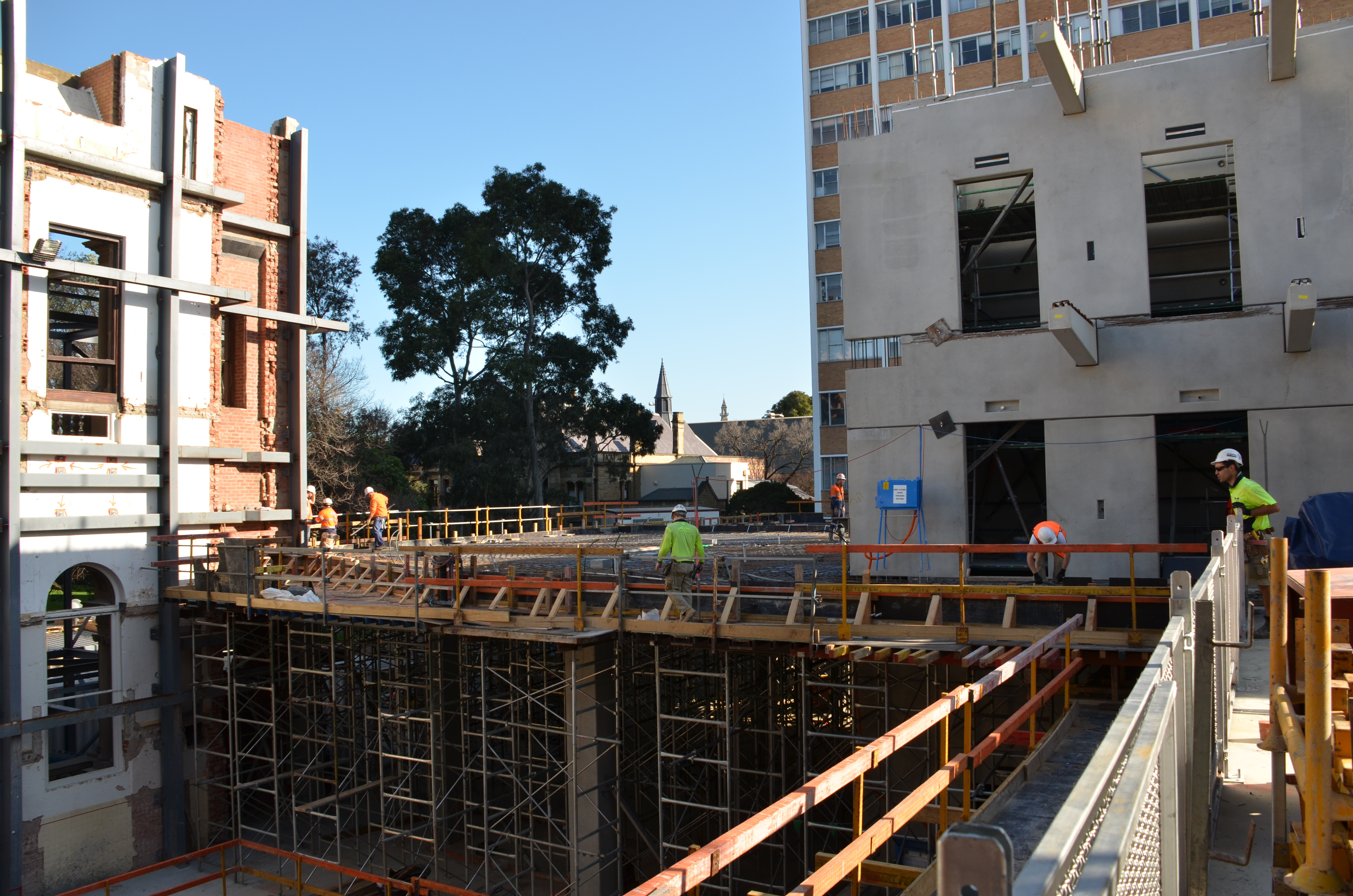 https://archive.abp.unimelb.edu.au/objects/images/Construction/Images/Concrete suspended slabs and beams/Levels 1-5 & formwork/DSC_2301.JPG
