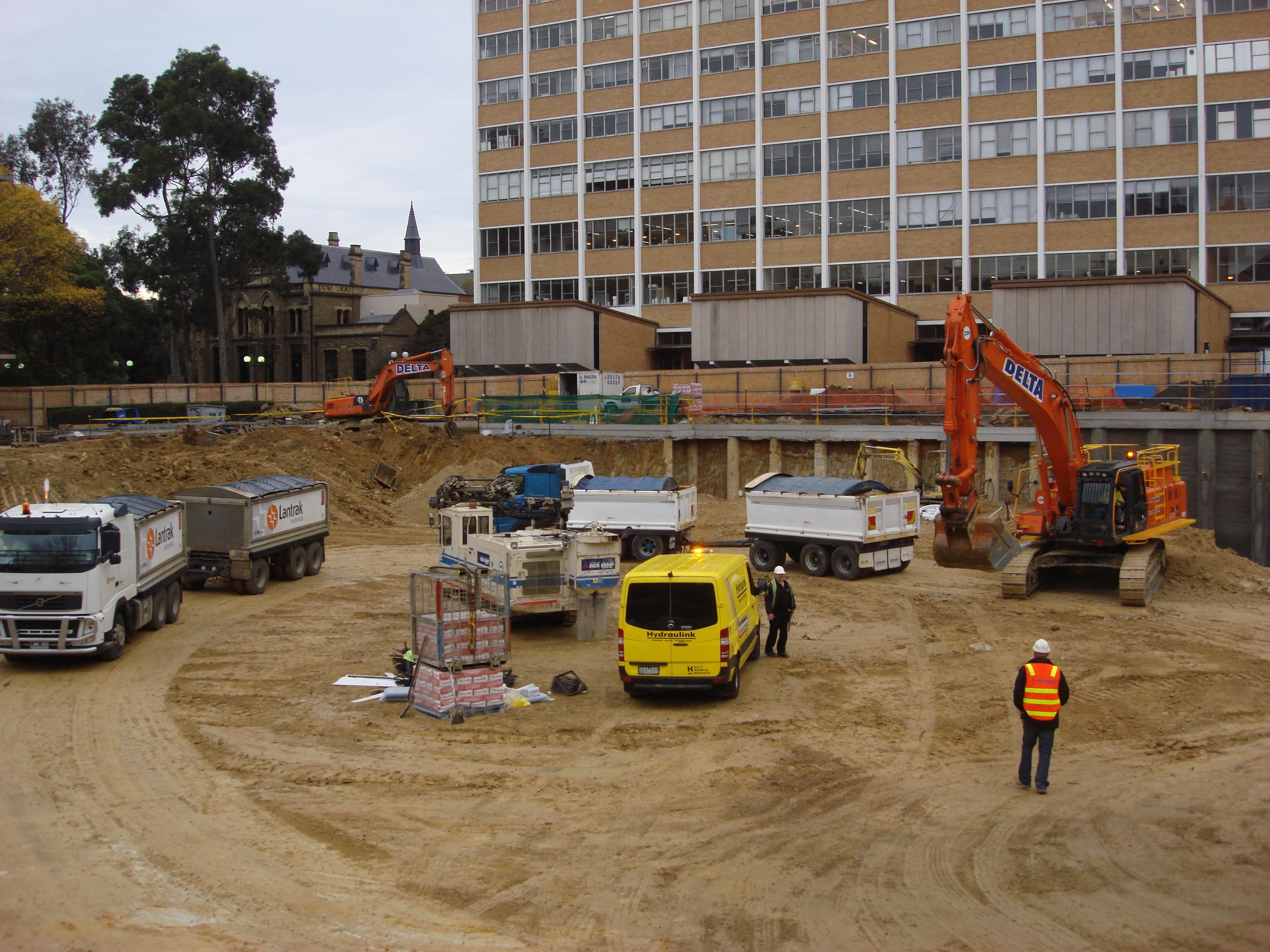 https://archive.abp.unimelb.edu.au/objects/images/Construction/Images/Basement/Bulk excavation/DSC_0161F.JPG