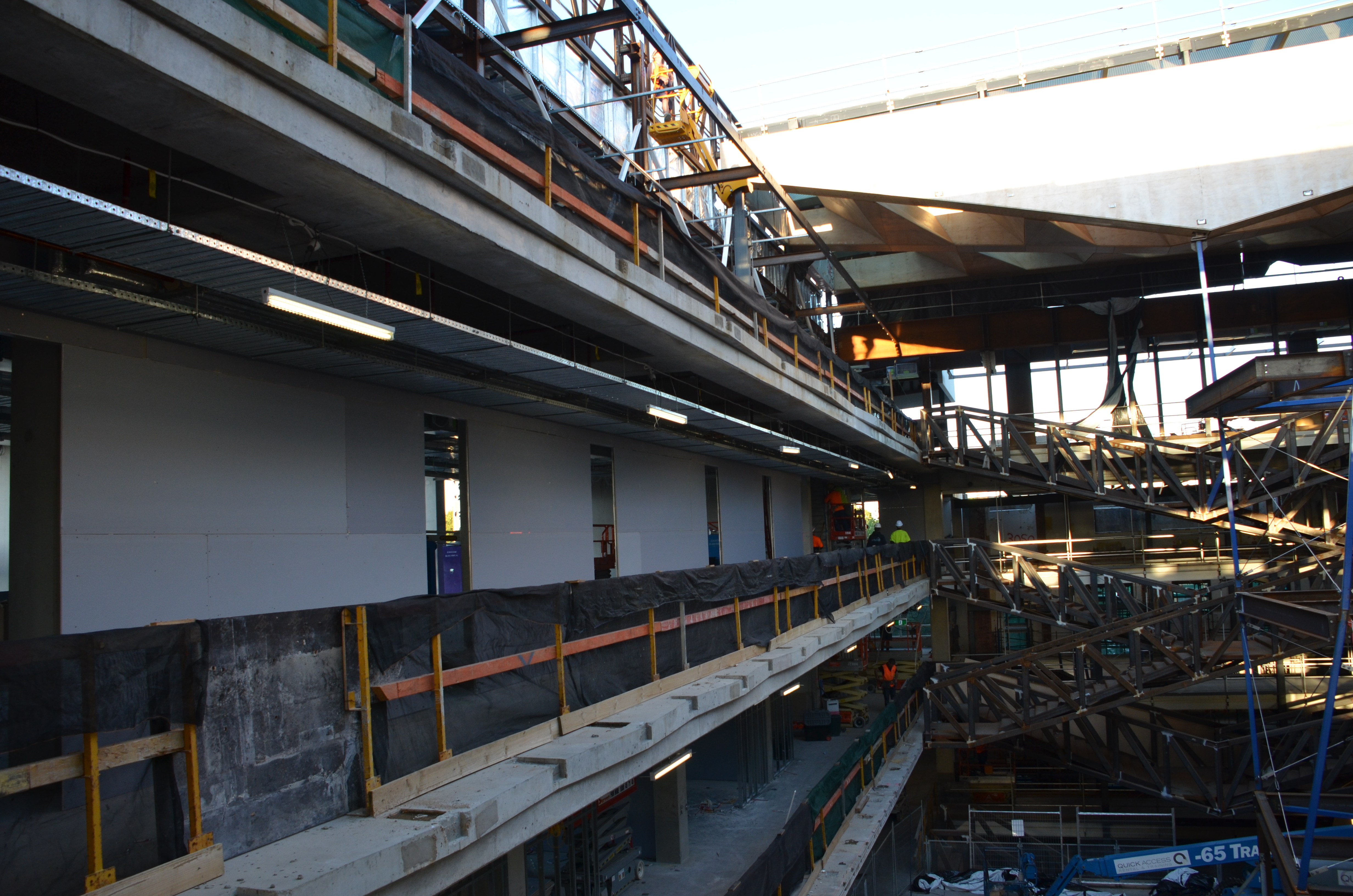 https://archive.abp.unimelb.edu.au/objects/images/Construction/Images/LVL roof beams & coffers/Installation/DSC_5323.JPG