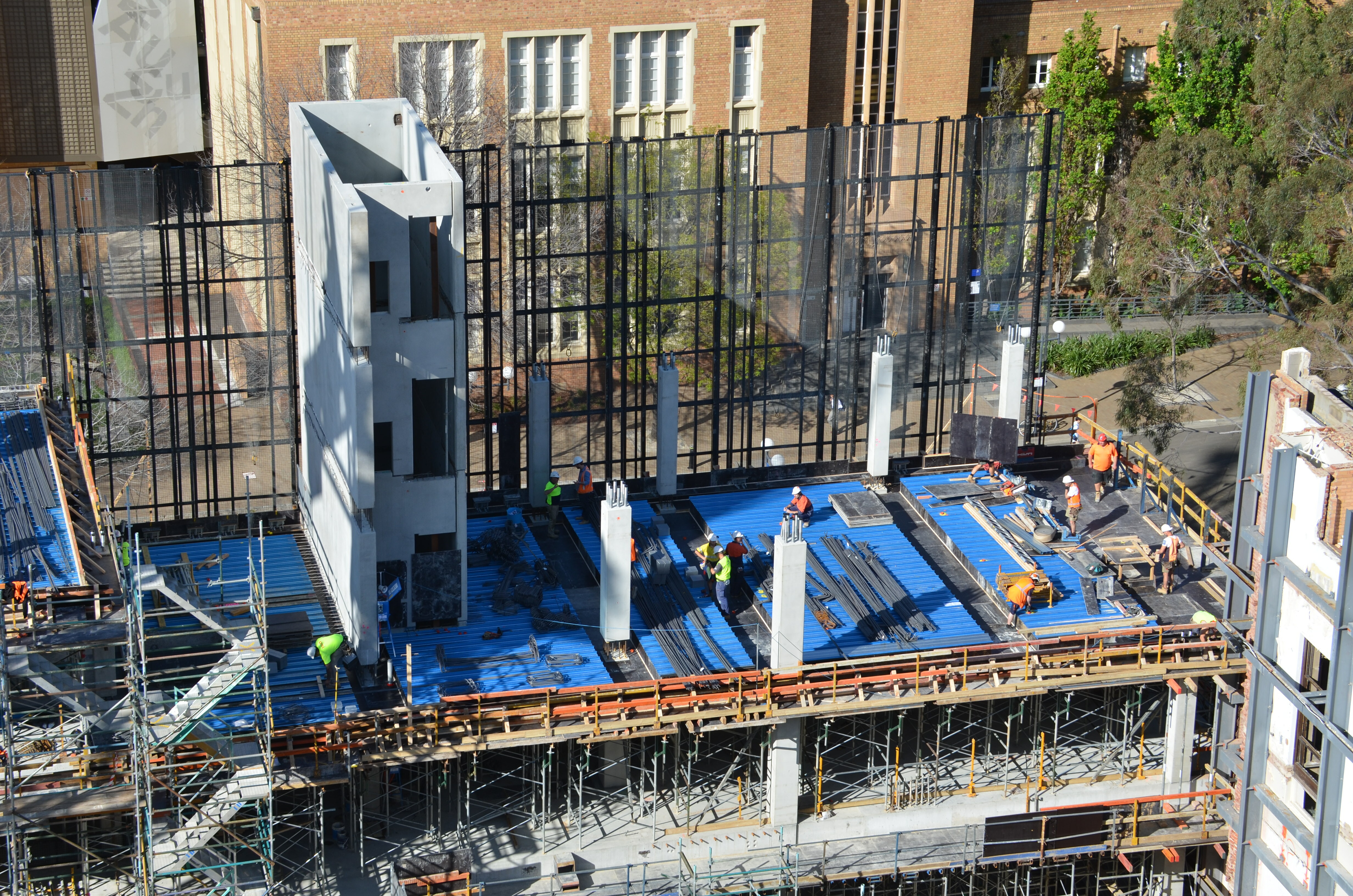 https://archive.abp.unimelb.edu.au/objects/images/Construction/Images/Concrete suspended slabs and beams/Levels 1-5 & formwork/DSC_2339.JPG