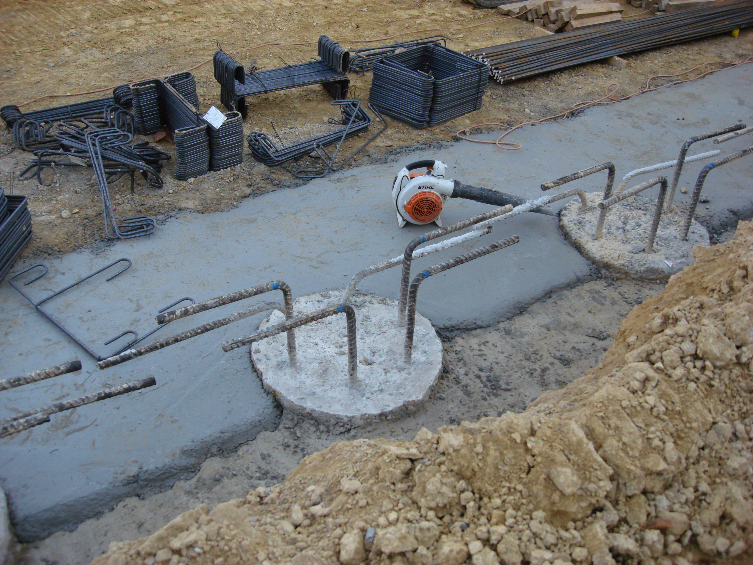 https://archive.abp.unimelb.edu.au/objects/images/Construction/Images/Basement/Capping beams/DSC_0104G.JPG https://archive.abp.unimelb.edu.au/objects/images/Construction/Images/Basement/Capping beams/DSC_0104G.JPG