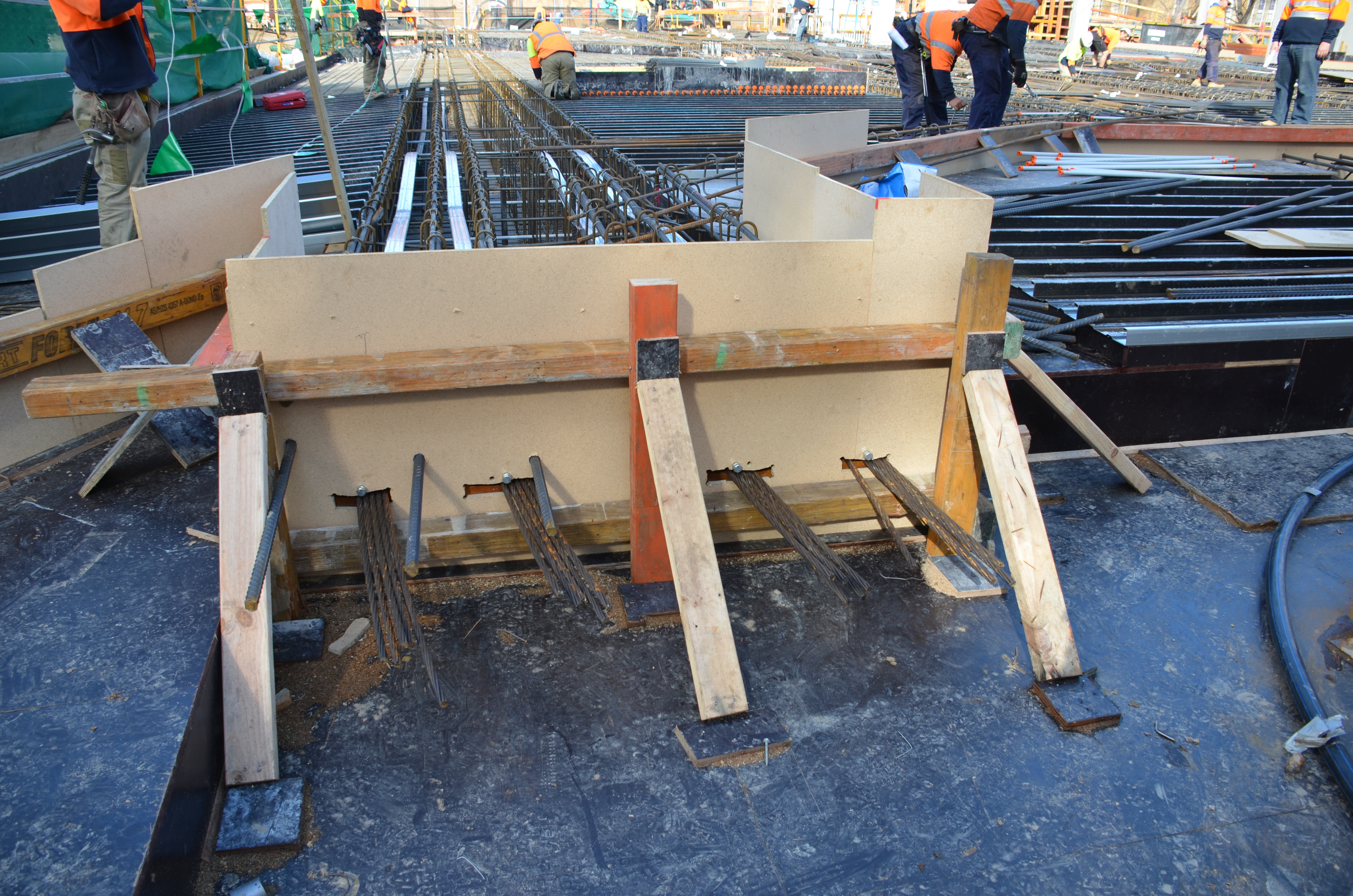 https://archive.abp.unimelb.edu.au/objects/images/Construction/Images/Concrete suspended slabs and beams/Post-tensioned beams & slabs/DSC_1176.JPG