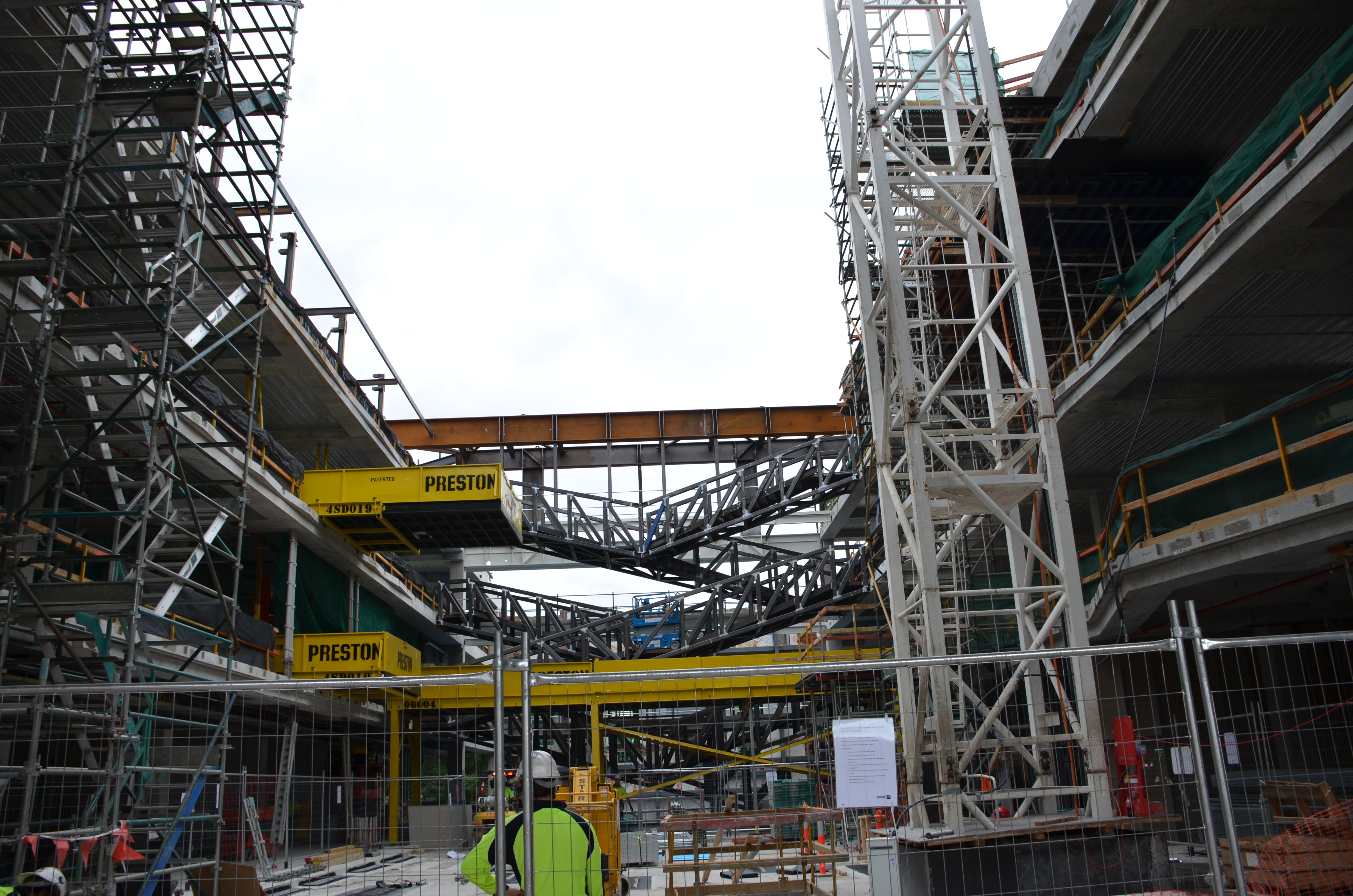https://archive.abp.unimelb.edu.au/objects/images/Construction/Images/Plant and Equipment/Cantilever loading bays/DSC_3870.JPG