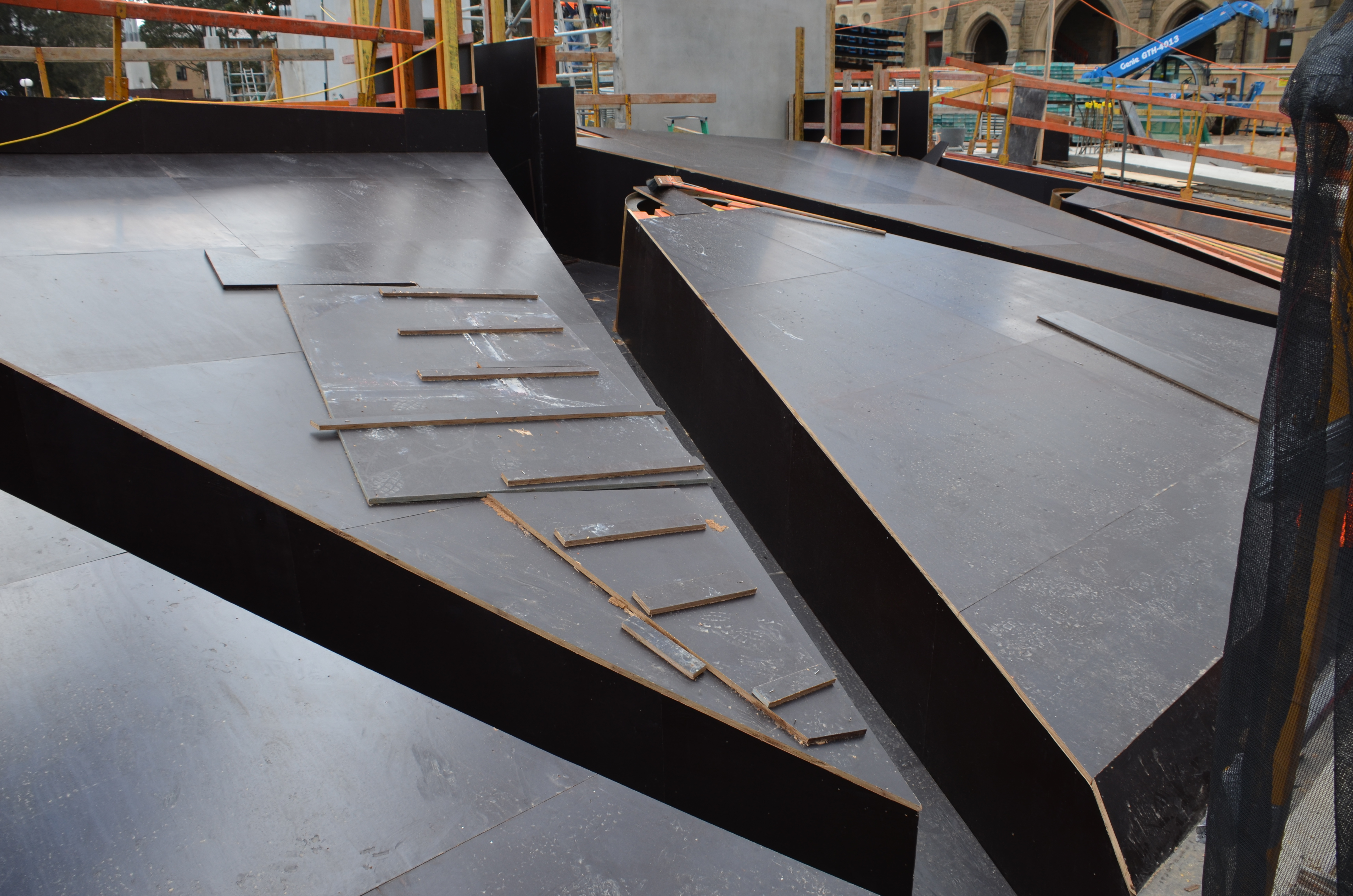 https://archive.abp.unimelb.edu.au/objects/images/Construction/Images/Concrete suspended slabs and beams/Wishbone beams library/DSC_1332.JPG