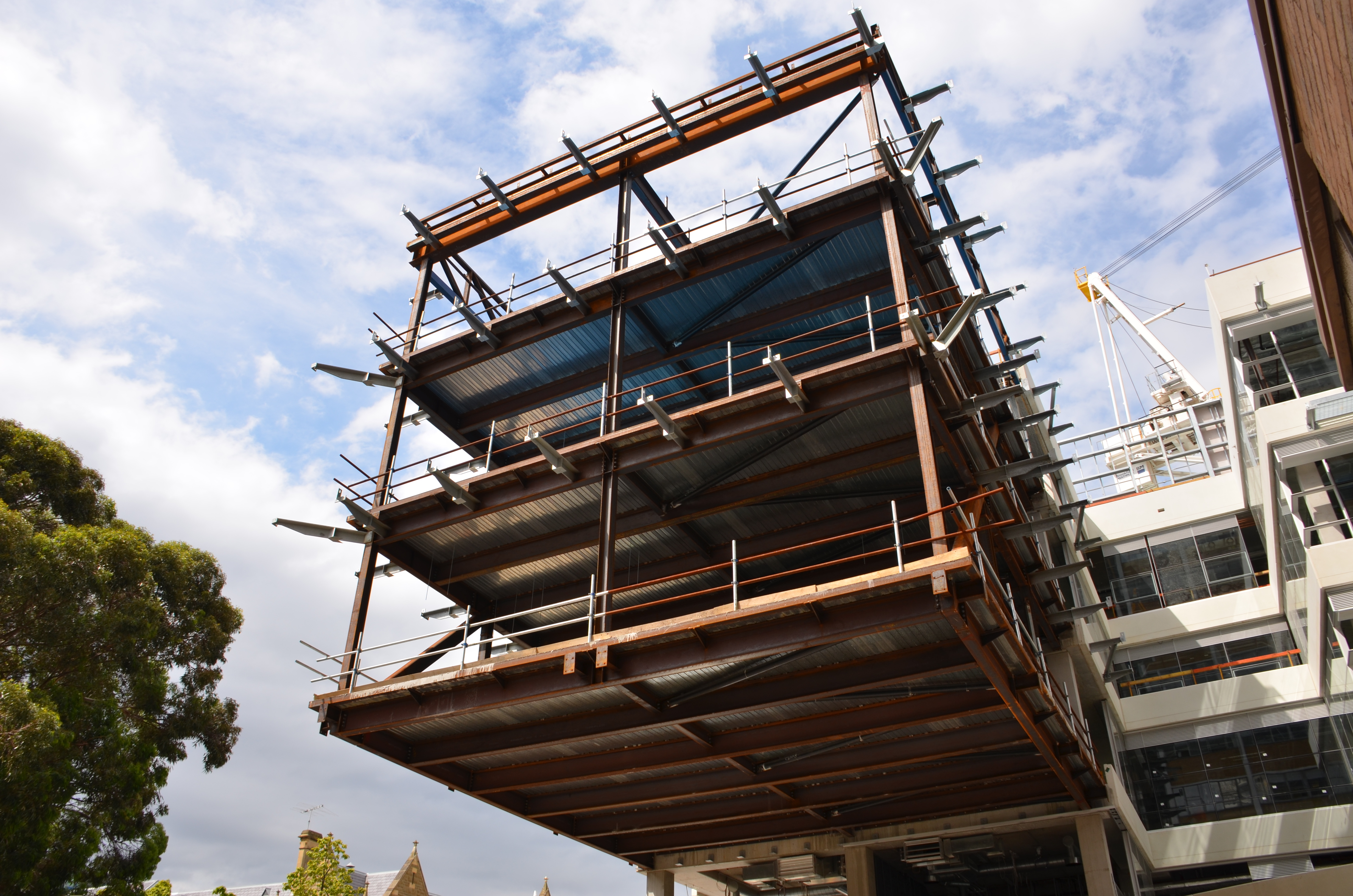 https://archive.abp.unimelb.edu.au/objects/images/Construction/Images/Structural steel/Cantilever/Erection/DSC_5378.JPG