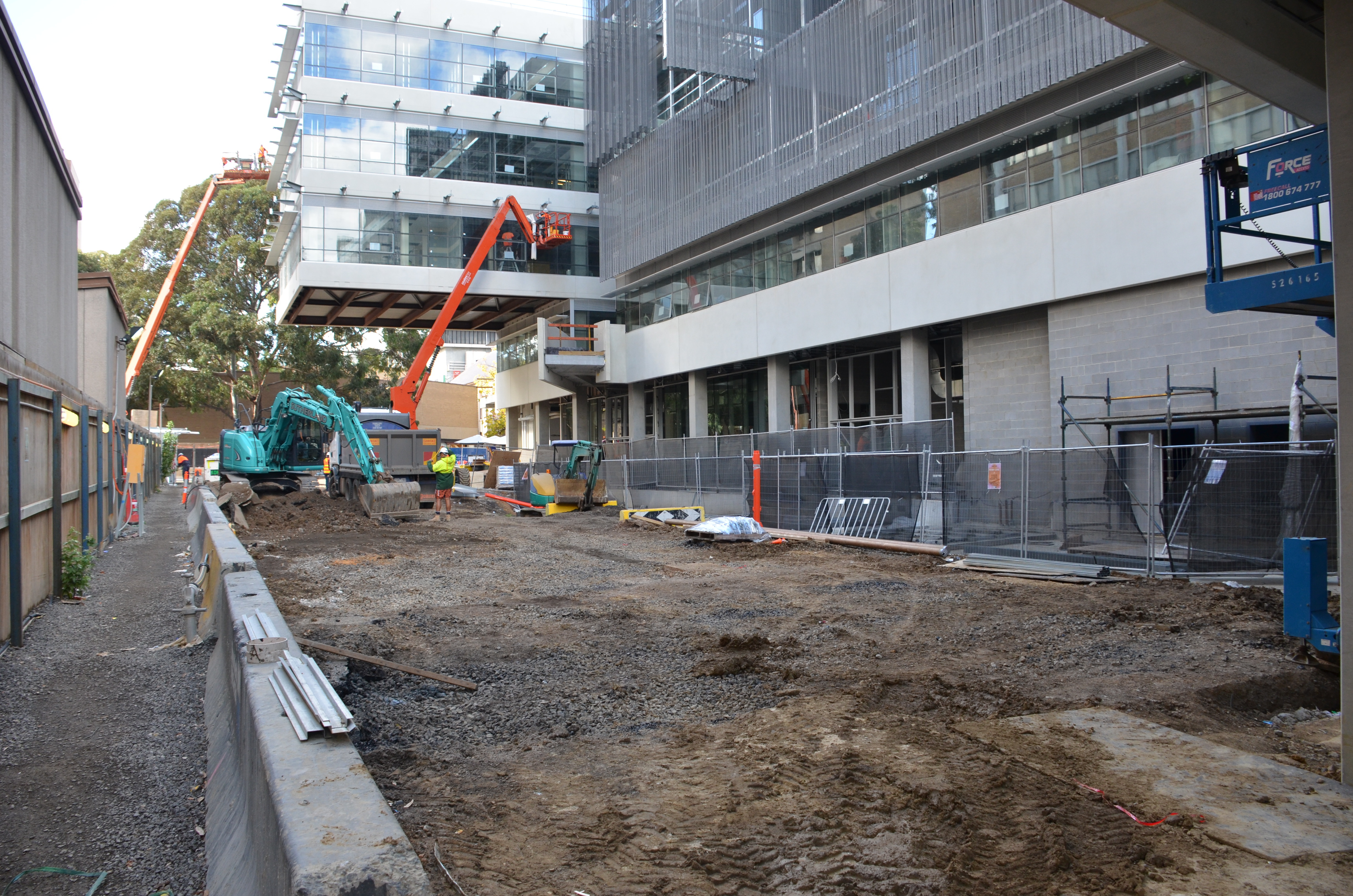 https://archive.abp.unimelb.edu.au/objects/images/Construction/Images/External Works/Groundworks/DSC_7420.JPG