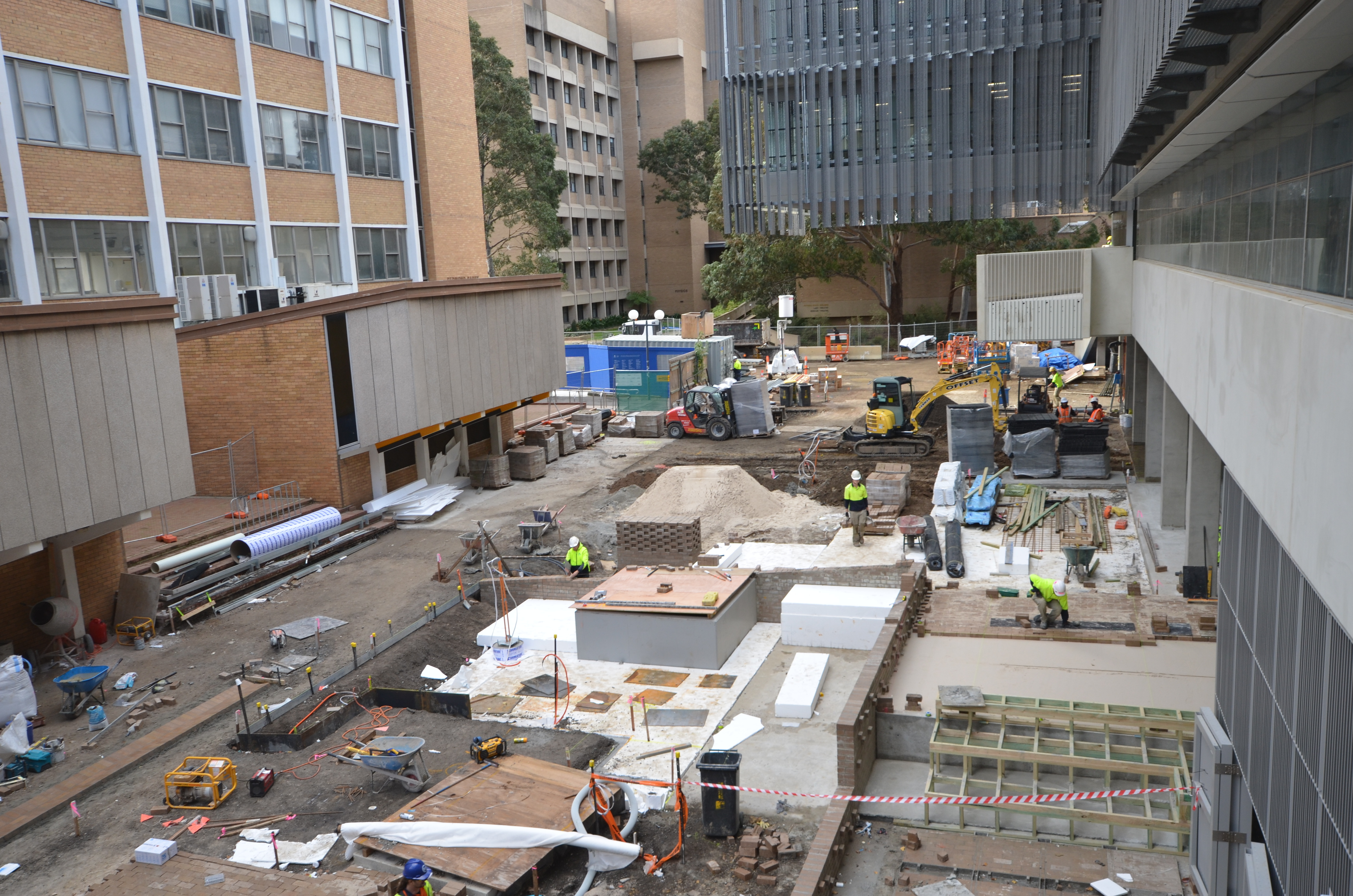 https://archive.abp.unimelb.edu.au/objects/images/Construction/Images/External Works/Polystyrene foam over plantroom north side/DSC_9190.JPG