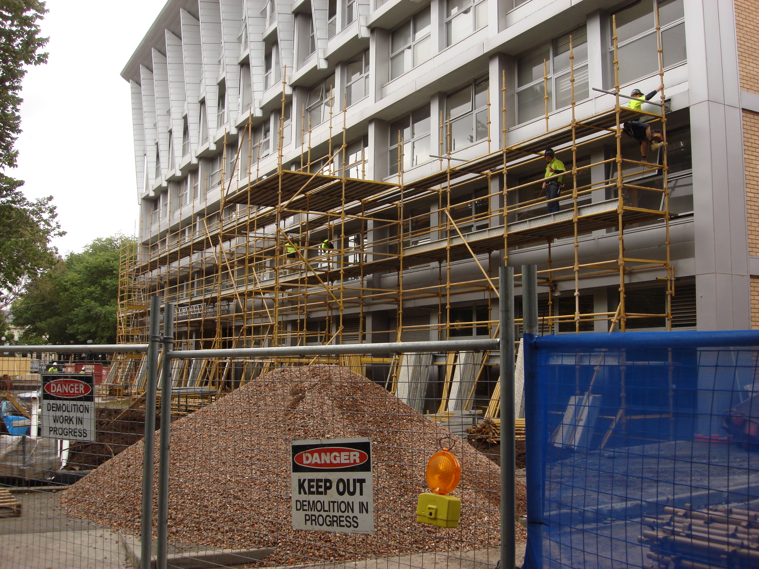 https://archive.abp.unimelb.edu.au/objects/images/Pre-construction/Scaffolding/DSC07850.JPG https://archive.abp.unimelb.edu.au/objects/images/Pre-construction/Scaffolding/DSC07850.JPG
