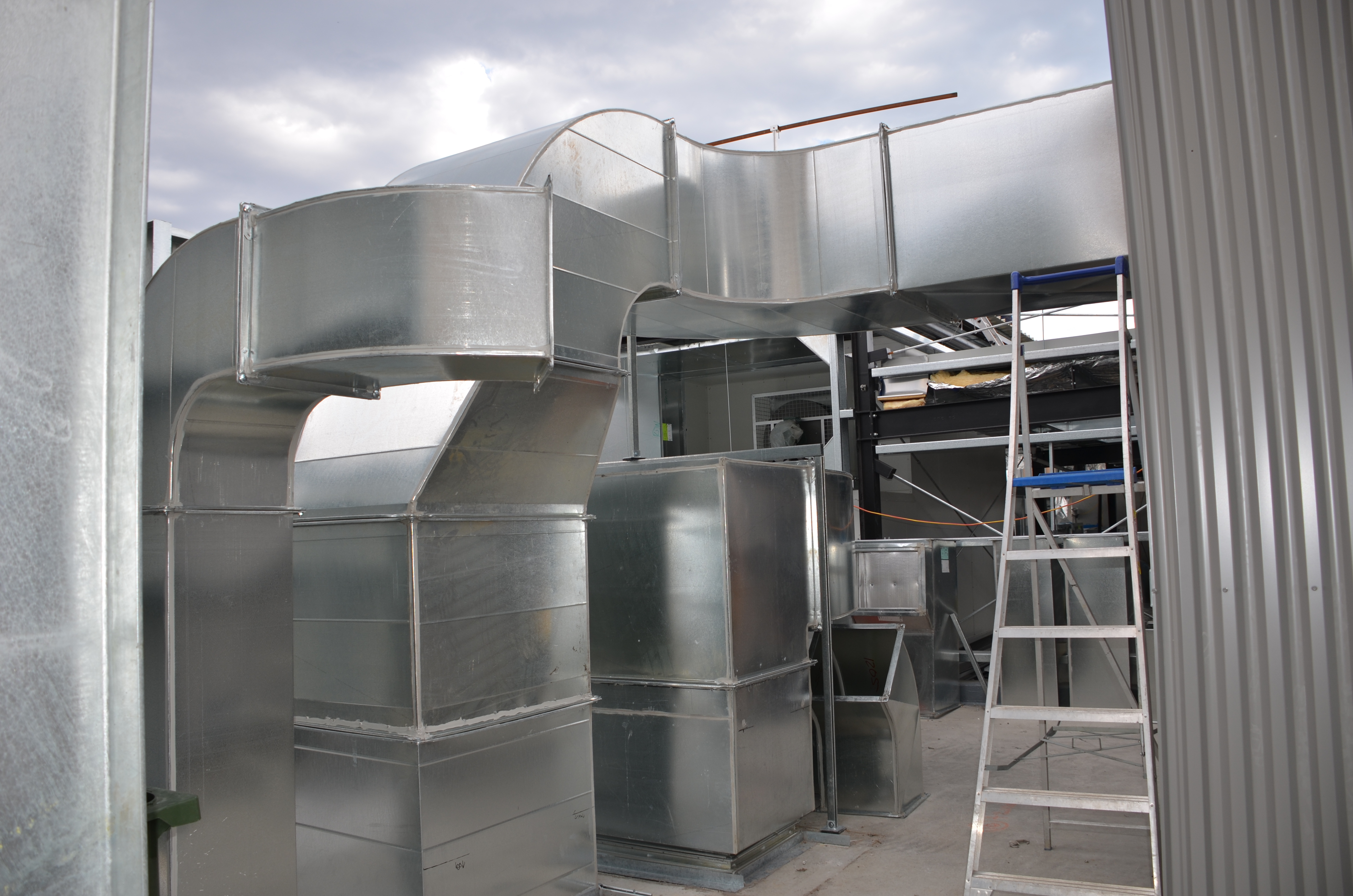 https://archive.abp.unimelb.edu.au/objects/images/Construction/Images/Services/Mechanical/Roof level plant/DSC_5659.JPG