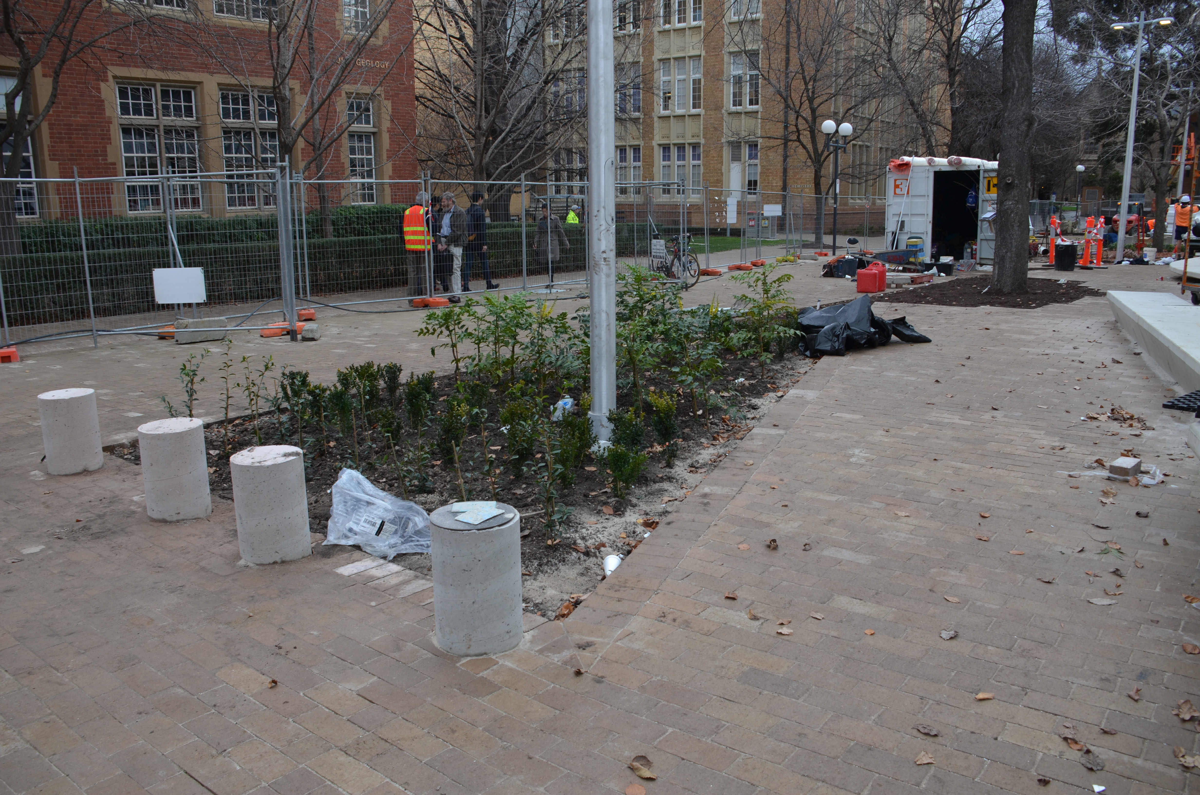 https://archive.abp.unimelb.edu.au/objects/images/Construction/Images/External Works/Planting/DSC_9596.JPG
