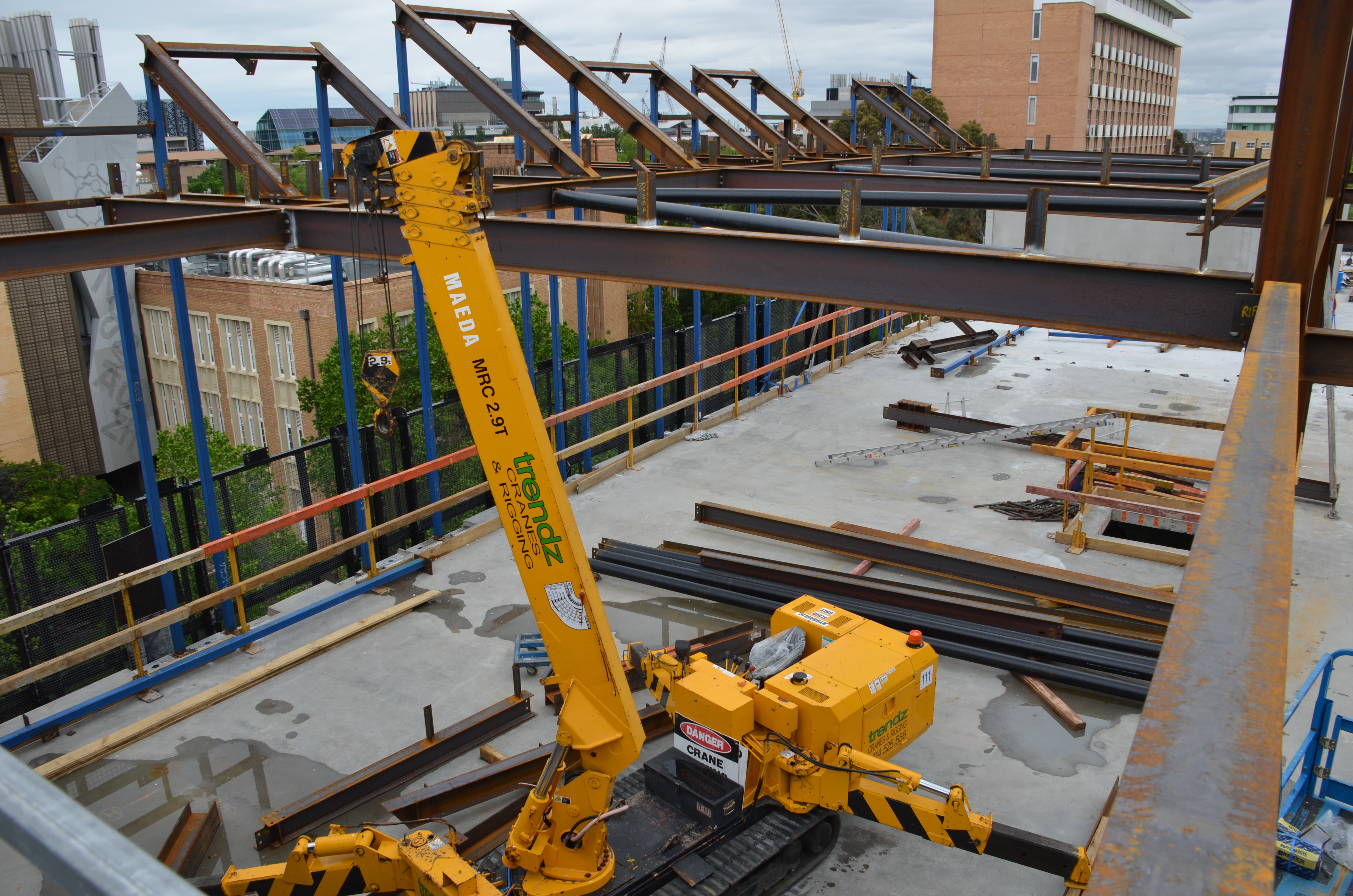 https://archive.abp.unimelb.edu.au/objects/images/Construction/Images/Structural steel/General roof/DSC_3420.JPG https://archive.abp.unimelb.edu.au/objects/images/Construction/Images/Structural steel/General roof/DSC_3420.JPG