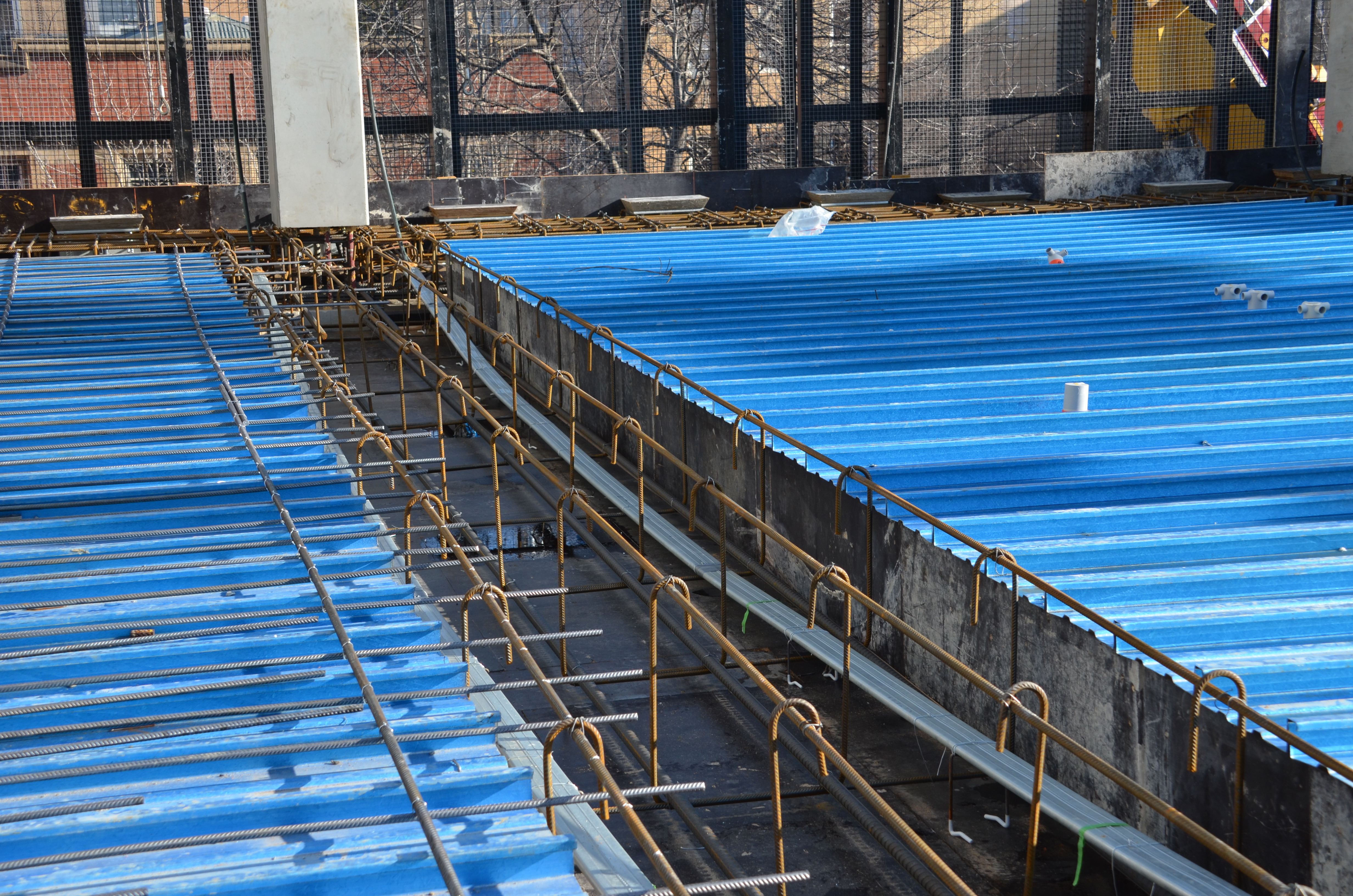 https://archive.abp.unimelb.edu.au/objects/images/Construction/Images/Concrete suspended slabs and beams/Post-tensioned beams & slabs/DSC_2160.JPG